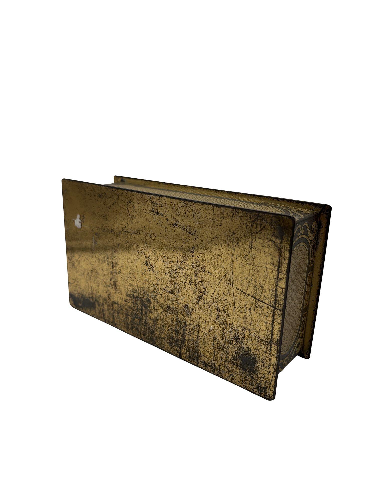 Whitman's Salmagundi Chocolats Style Mucha Art Nouveau Boîte en métal doré Bon état - En vente à Van Nuys, CA