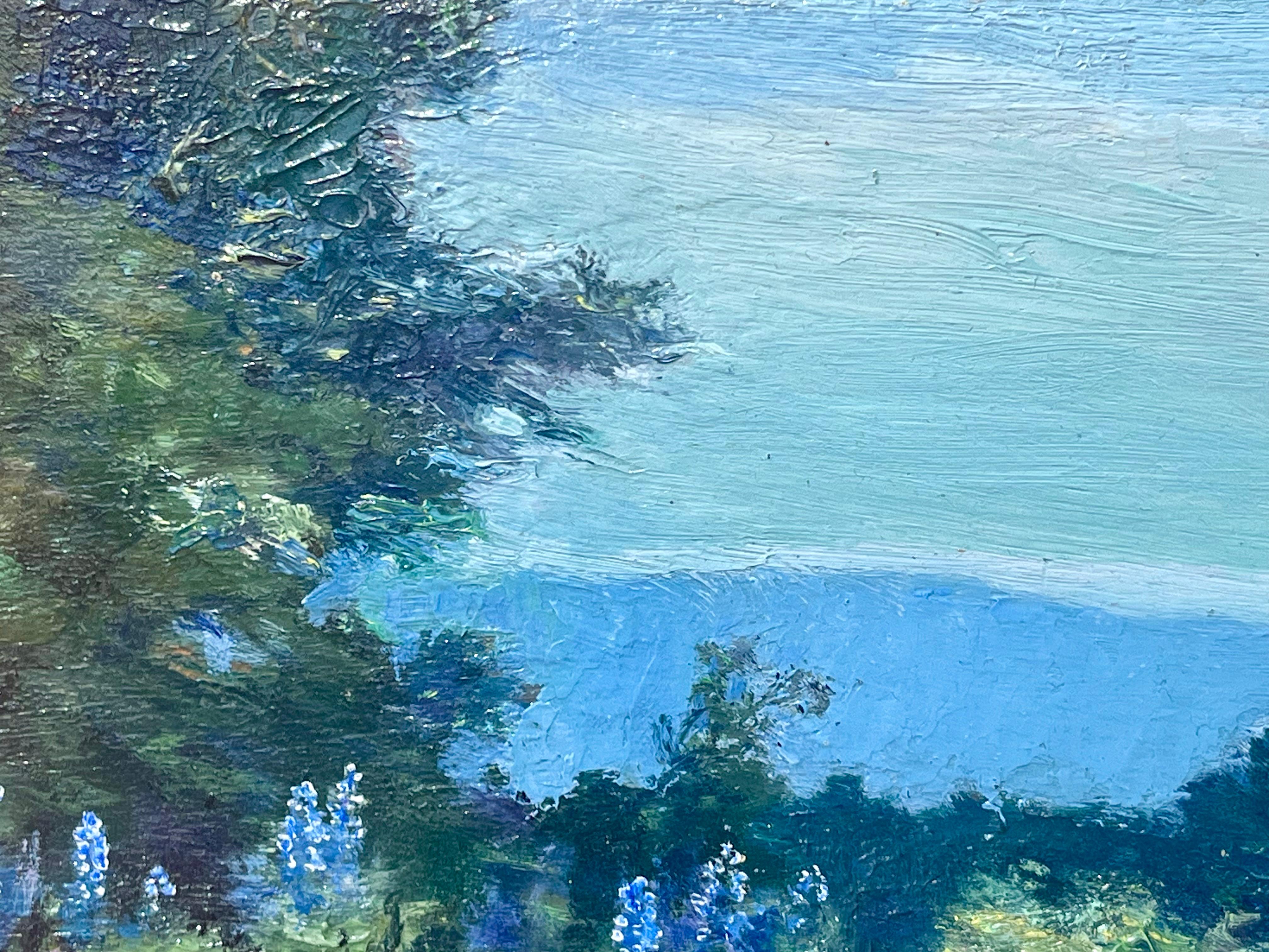 Campo de flores de primavera - Landscape Painting Gris de Whitney Myron Hubbard