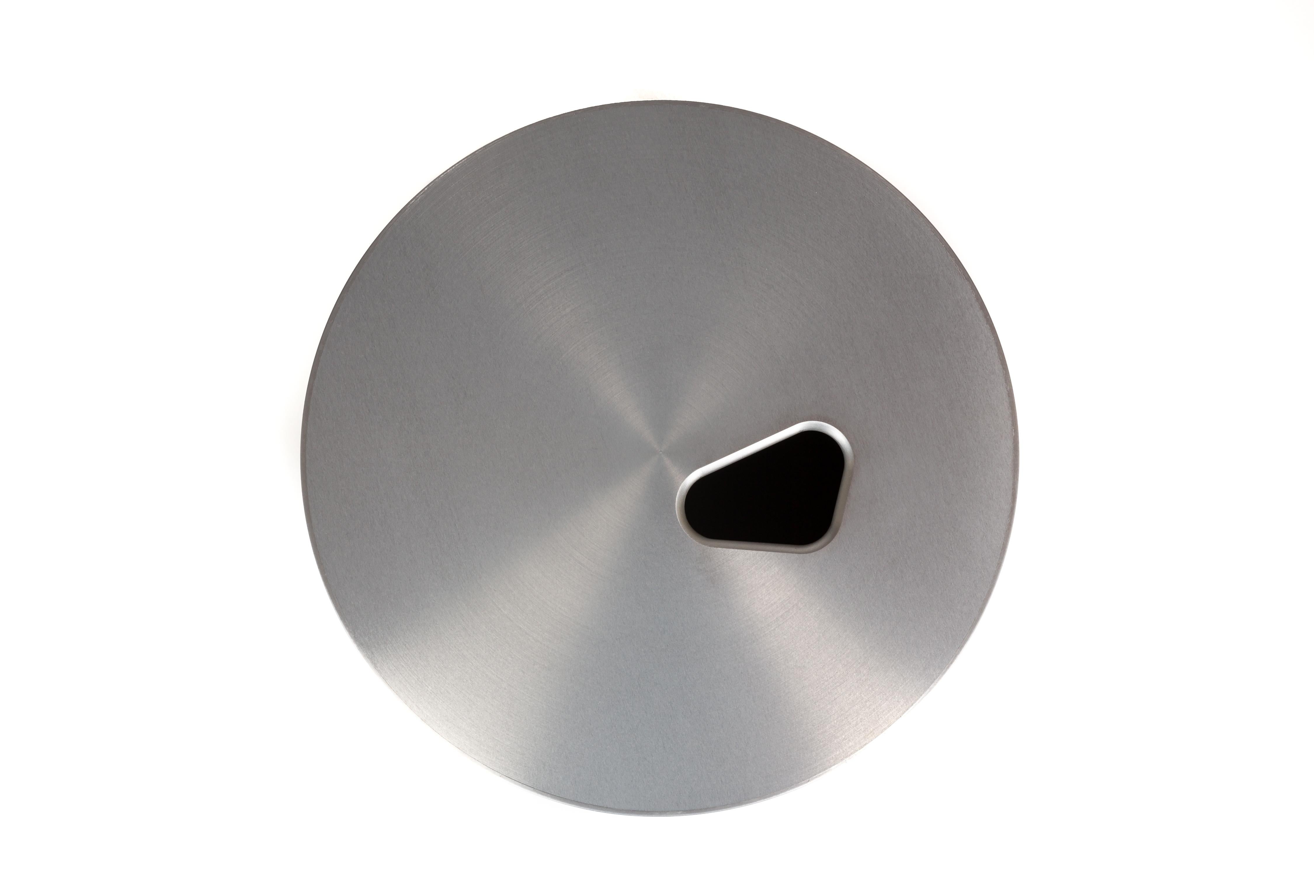 XXIe siècle et contemporain Tabouret minimaliste Whole Stool en aluminium anodisé moulé de Jonathan Nesci en vente