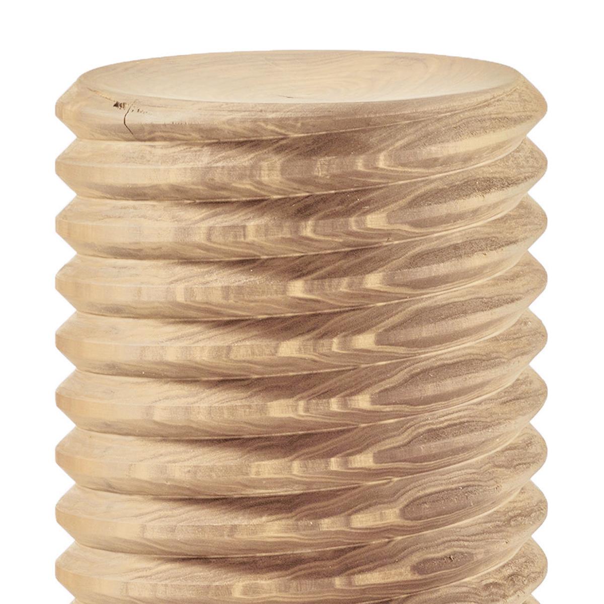 Stool Whorl Cedar High made in natural solid cedar 
wood. Treated with wax with natural pine extracts. Solid 
cedar wood include movement, cracks and changes in 
wood conditions, this is the essential characteristic of 
natural solid cedar wood due