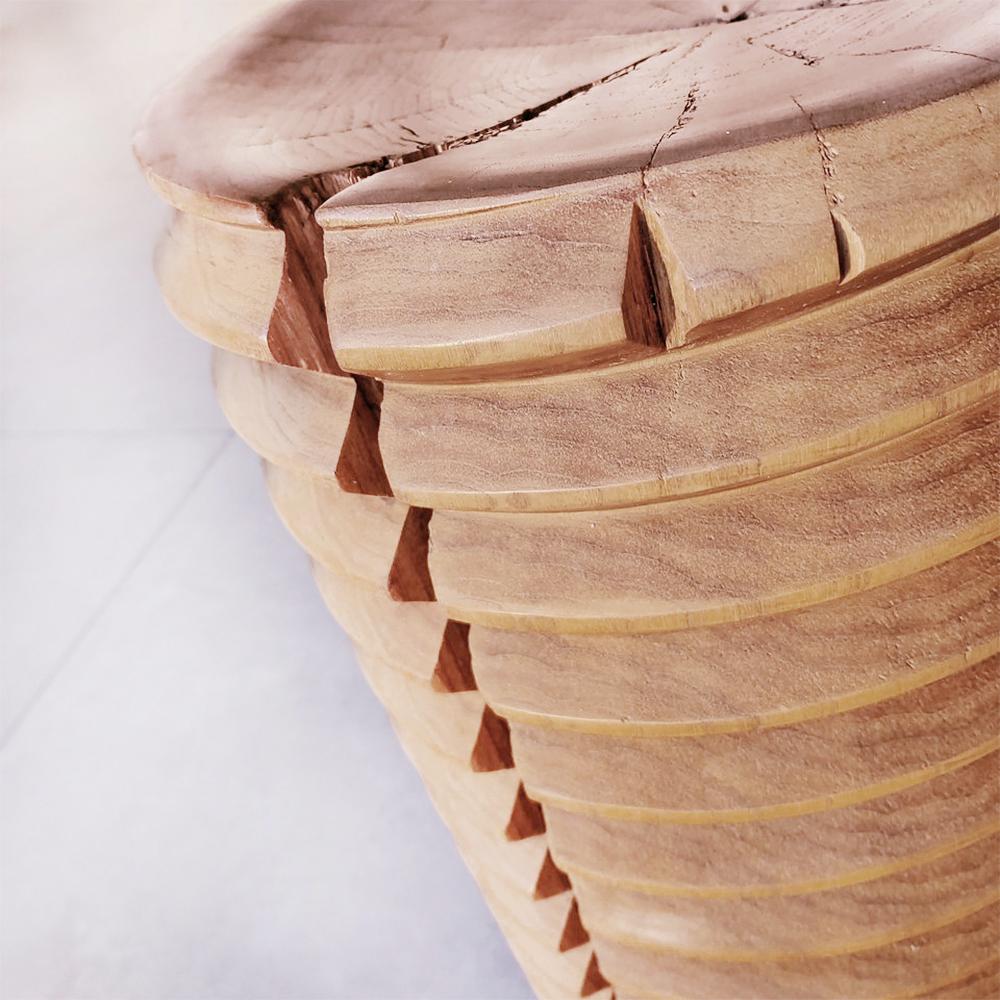 Cèdre Tabouret haut en cèdre Whorl en vente