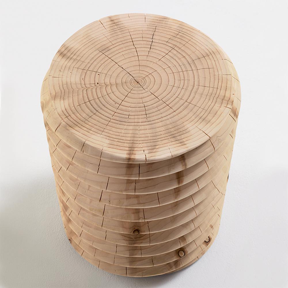 Stool Whorl Cedar Medium made in natural solid cedar 
wood. Treated with wax with natural pine extracts. Solid 
cedar wood include movement, cracks and changes in 
wood conditions, this is the essential characteristic of 
natural solid cedar wood