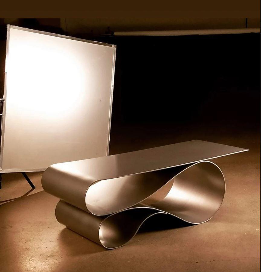 Moderne Table basse Whorl en aluminium revêtu de poudre de Neal Aronowitz en vente