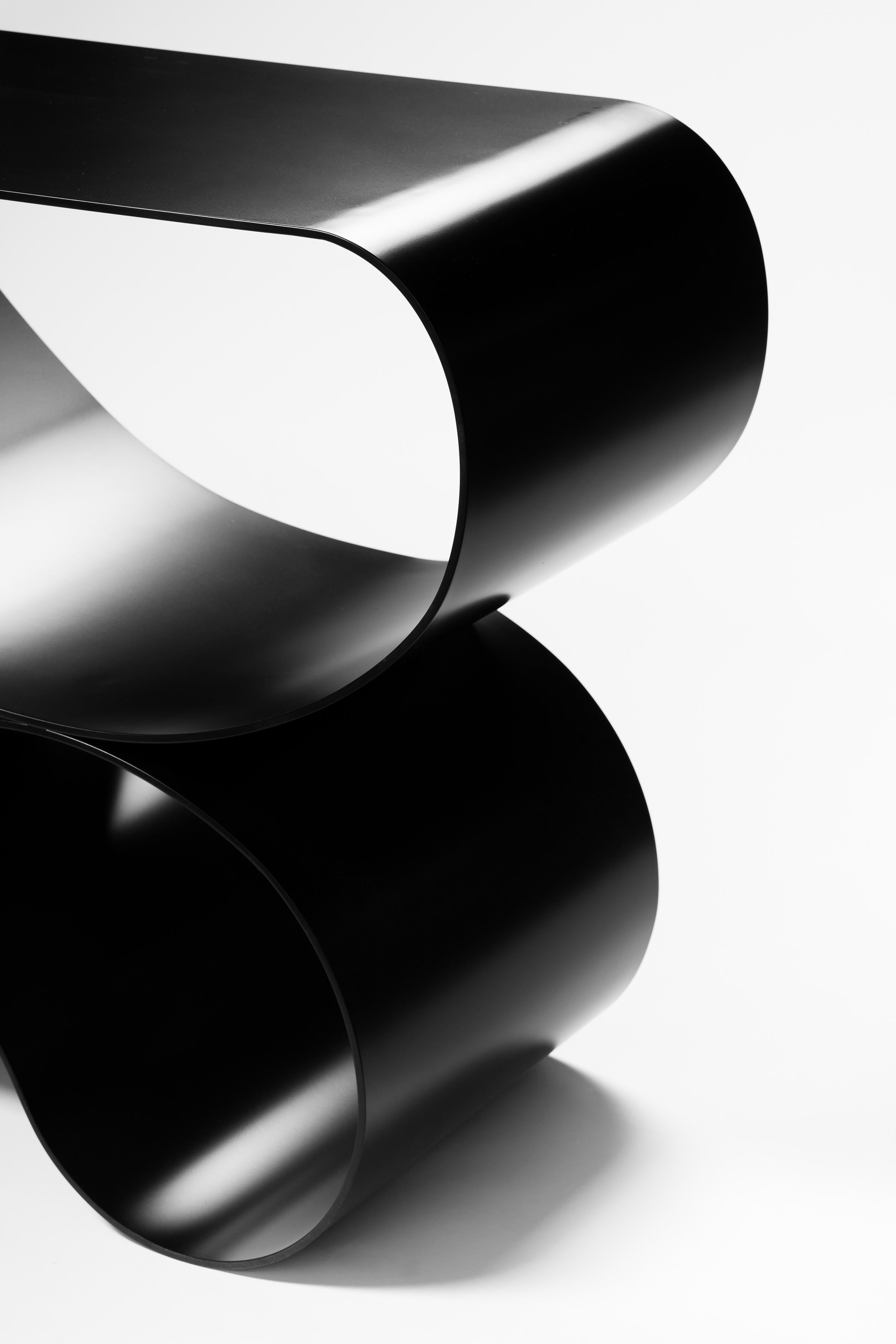 Whorl-Konsole aus schwarzem, matt pulverbeschichtetem, pulverbeschichtetem Aluminium von Neal Aronowitz Design im Angebot 3