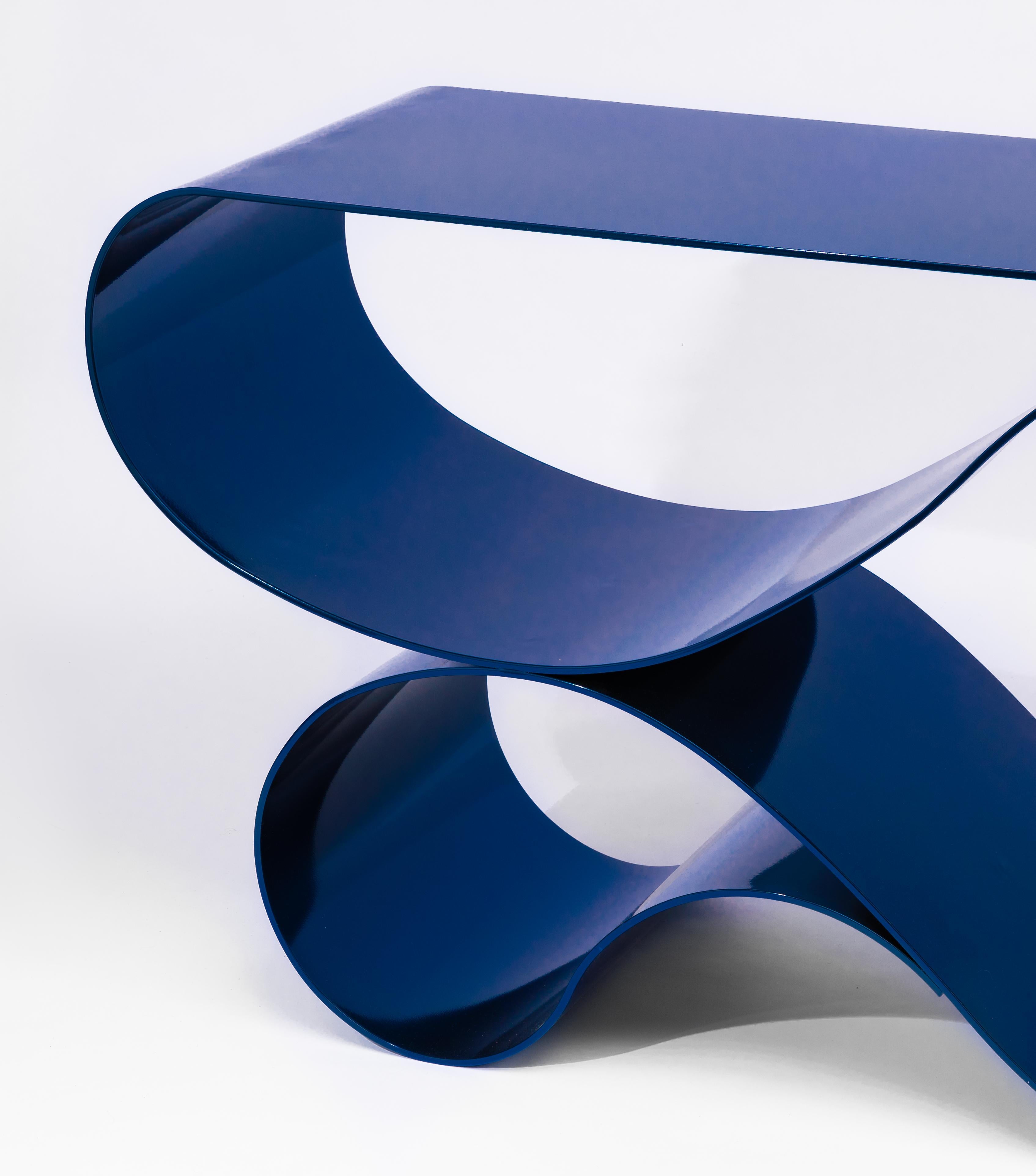Console en forme de tourbillon, en aluminium bleu poudré de Neal Aronowitz Neuf - En vente à Portland, OR