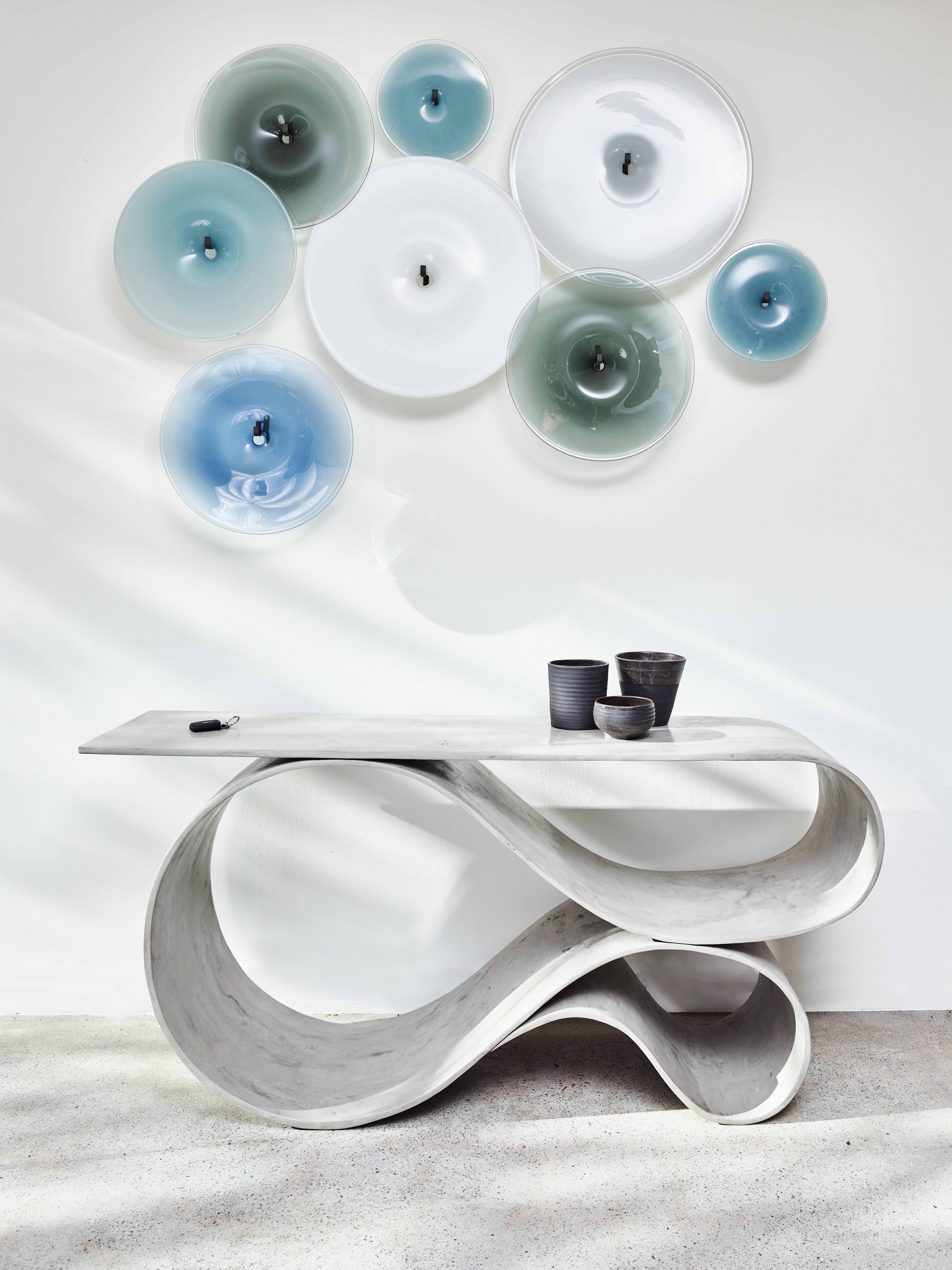 Consola Whorl en lienzo de hormigón by  Neal Aronowitz Diseño en venta 4