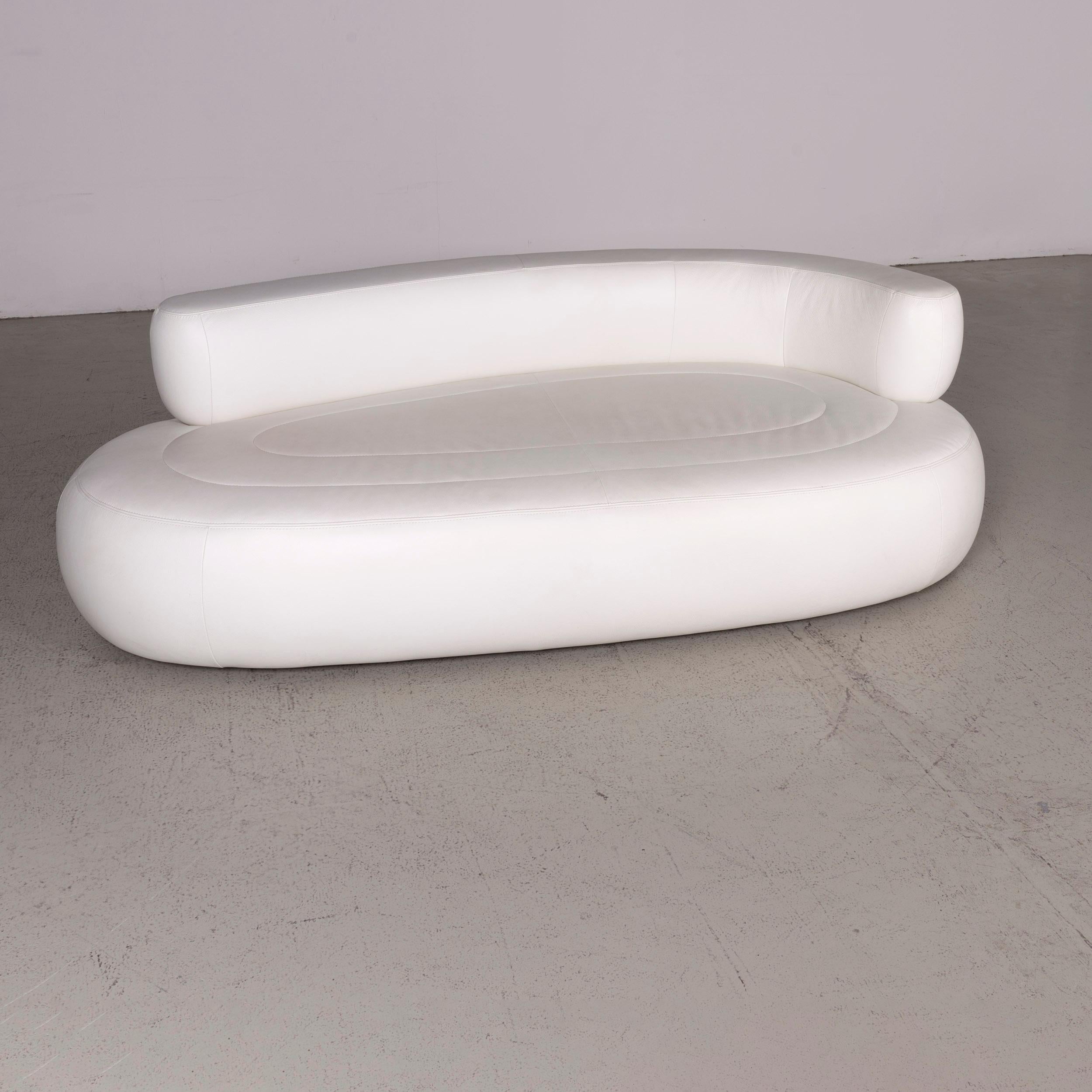 Wir präsentieren Ihnen ein perfektes La nuova Casa Designer-Ledersofa aus weißem Echtleder.

Produktabmessungen in Zentimetern:

Tiefe 120
Breite 230
Höhe 70
Sitzhöhe 40
Resthöhe 70
Sitztiefe 65
Sitzbreite 160
Rückenhöhe 30.
          