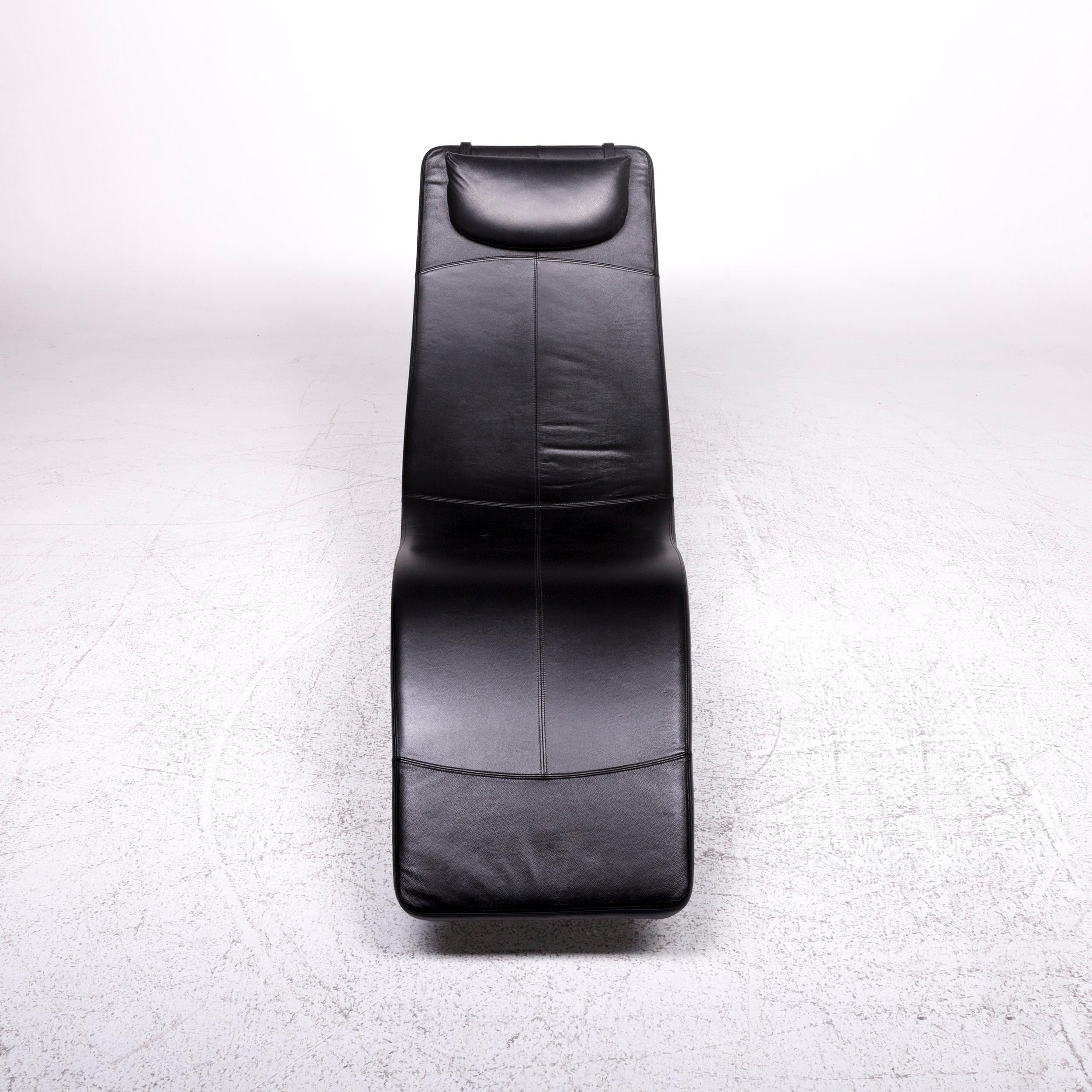 We bring to you a Who's perfect leather lounger black relax.

 Product measurements in centimeters:
 
Depth: 158
Width: 59
Height: 99
Seat-height: 41
Rest-height:
Seat-depth: 99
Seat-width: 59
Back-height: 60.

 