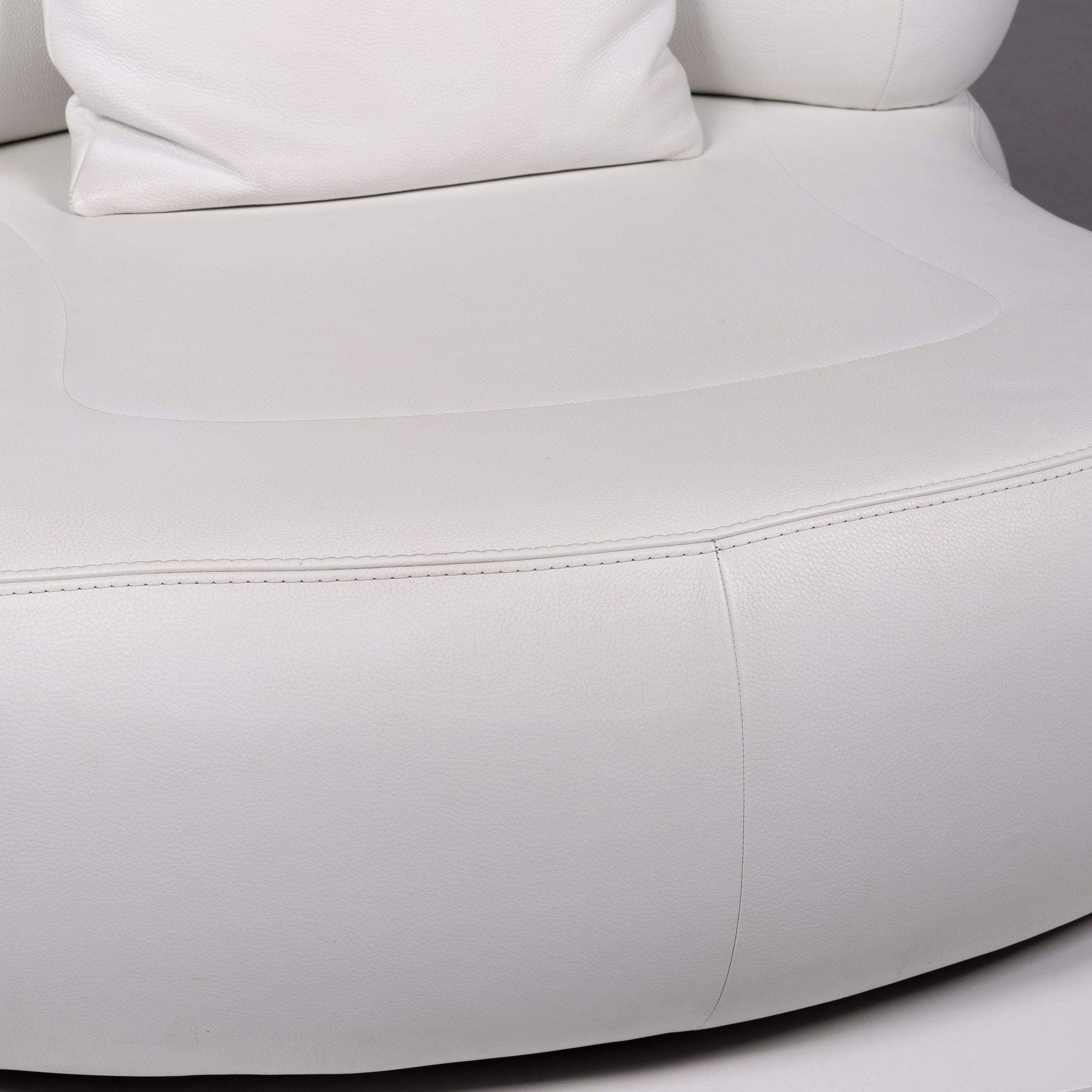 Wir stellen Ihnen ein Who's perfect vor Leder Sessel weiß Guiseppe Viganò.

 Produktabmessungen in Zentimetern:
 
Tiefe: 106
Breite: 109
Höhe: 73
Sitzhöhe: 37
Resthöhe: 73
Sitztiefe: 37
Sitzbreite: 109
Rückenhöhe: 31.
 