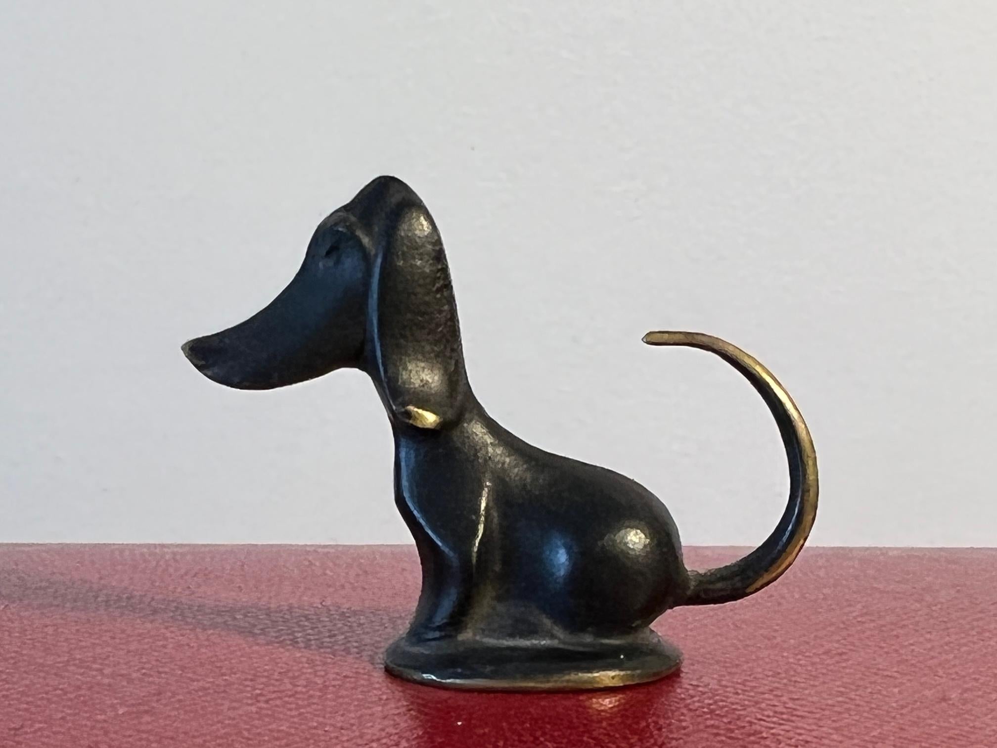A stylish and stylized miniature dachshund by Werkstatte Haugenauer Wienm made in Austria. Very charming and beautifully made of cast bronze, signed on the bottom.