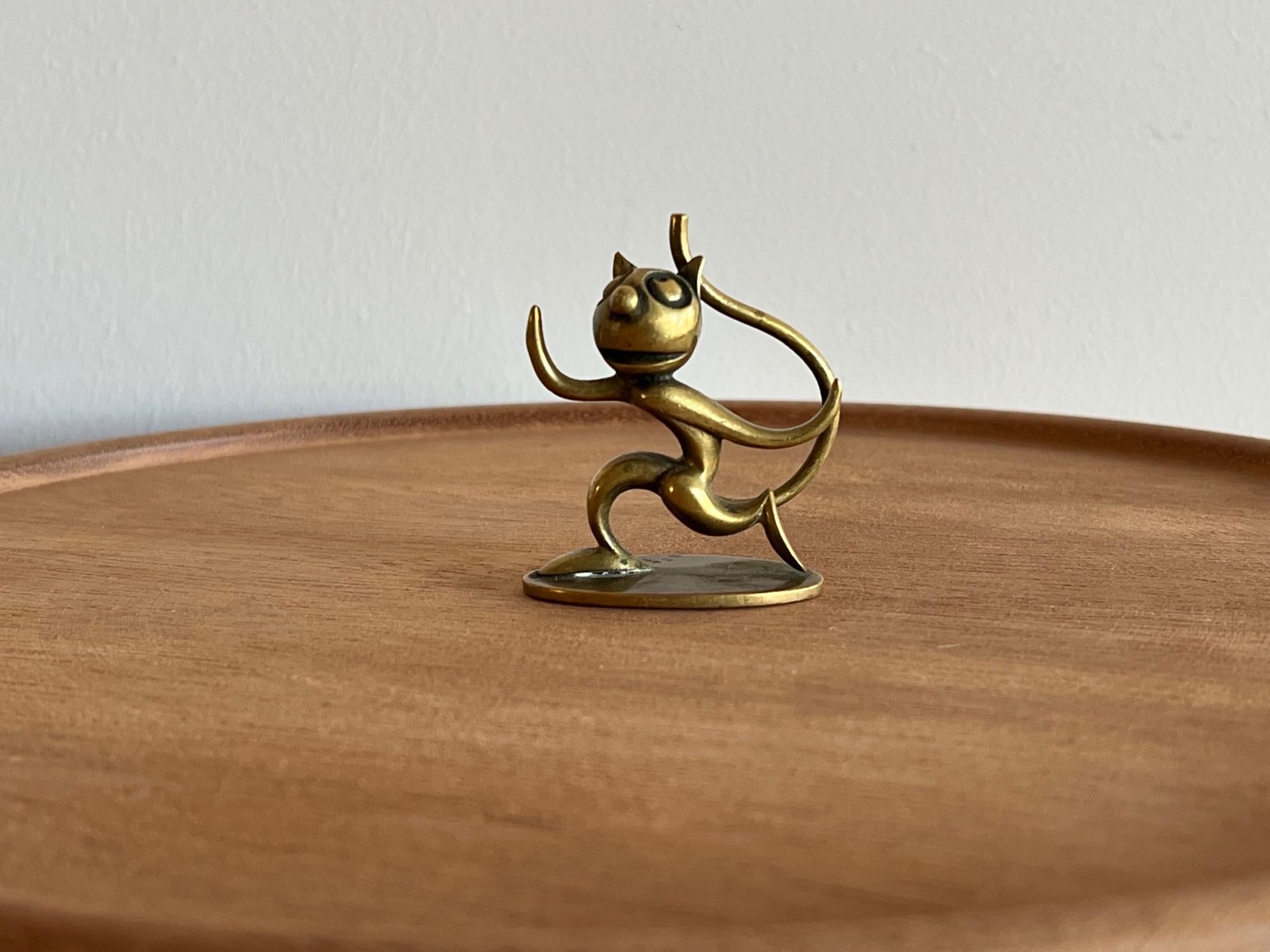 A stylish and stylized miniature of Felix the cat by Werkstatte Haugenauer Wien, made in Austria. Very charming and beautifully made of bronze, signed on the bottom.