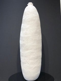 Hue, série de gourdes, gourde abstraite en céramique blanche, verticale, contemporaine, Maori