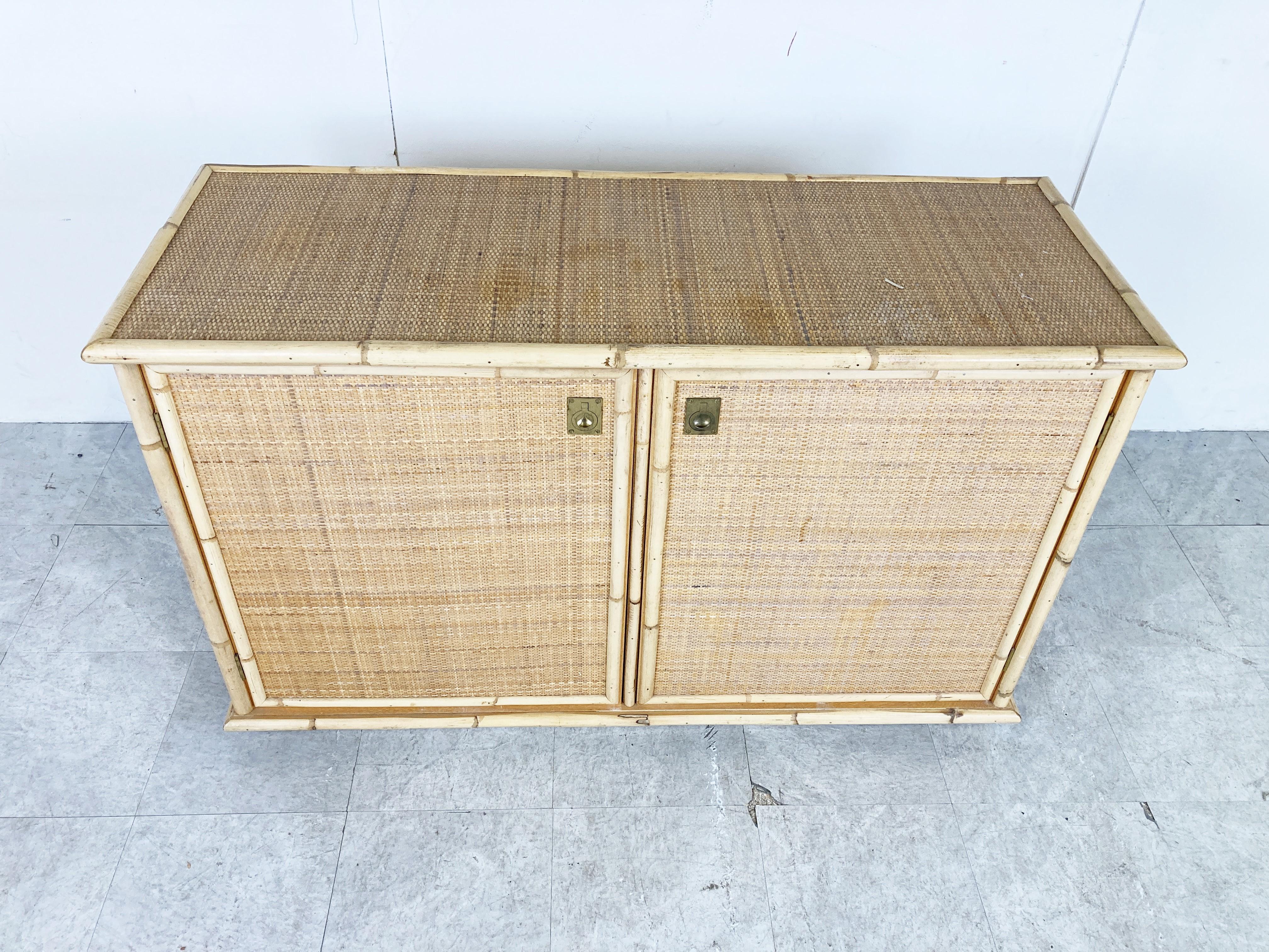 Very elegant midcentury cabinet manufactured by Dal Vera.

Beautifully made, lovely brass handles and great vintage look.

Good condition.

1960s - Italy

Dimensions :

width: 123 cm / 48.42