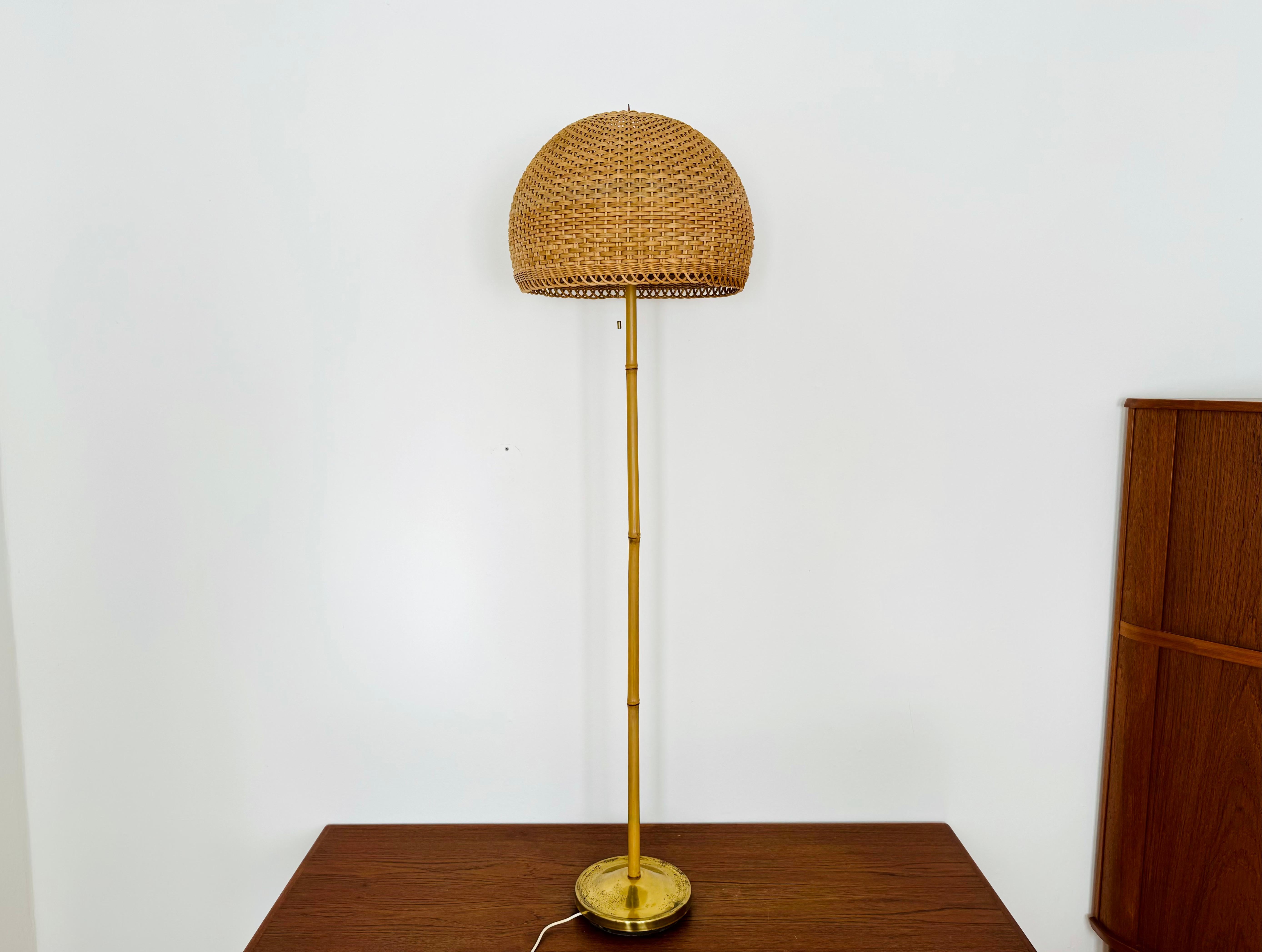 Very beautiful rattan floor lamp with bamboo rod from the 1950s.
Exceptional design and high-quality workmanship.
The loving details and the very pleasant lighting effect make the lamp special and a real favorite.

Design: J.T.