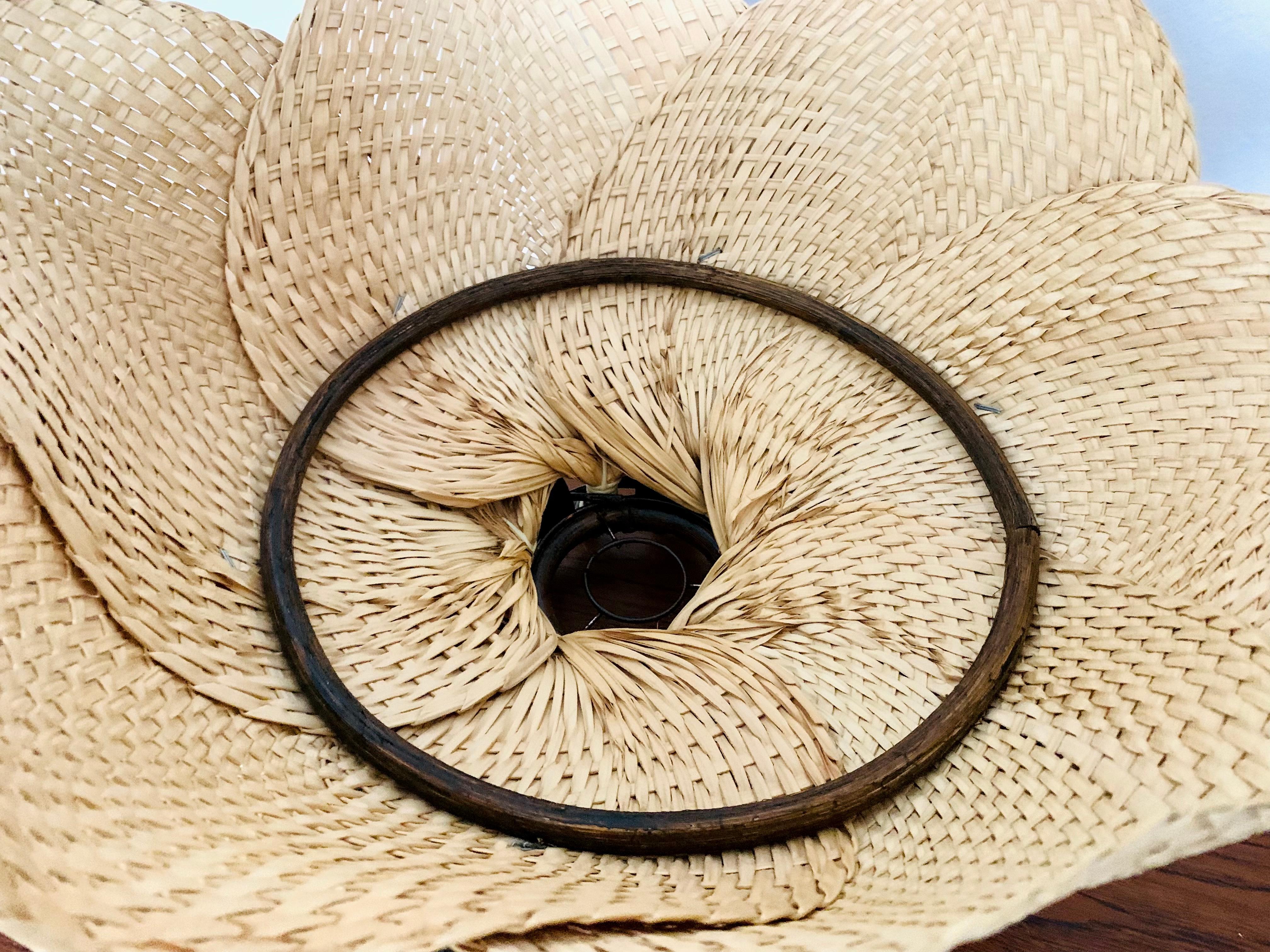 Lámpara colgante de mimbre y bambú en venta 1
