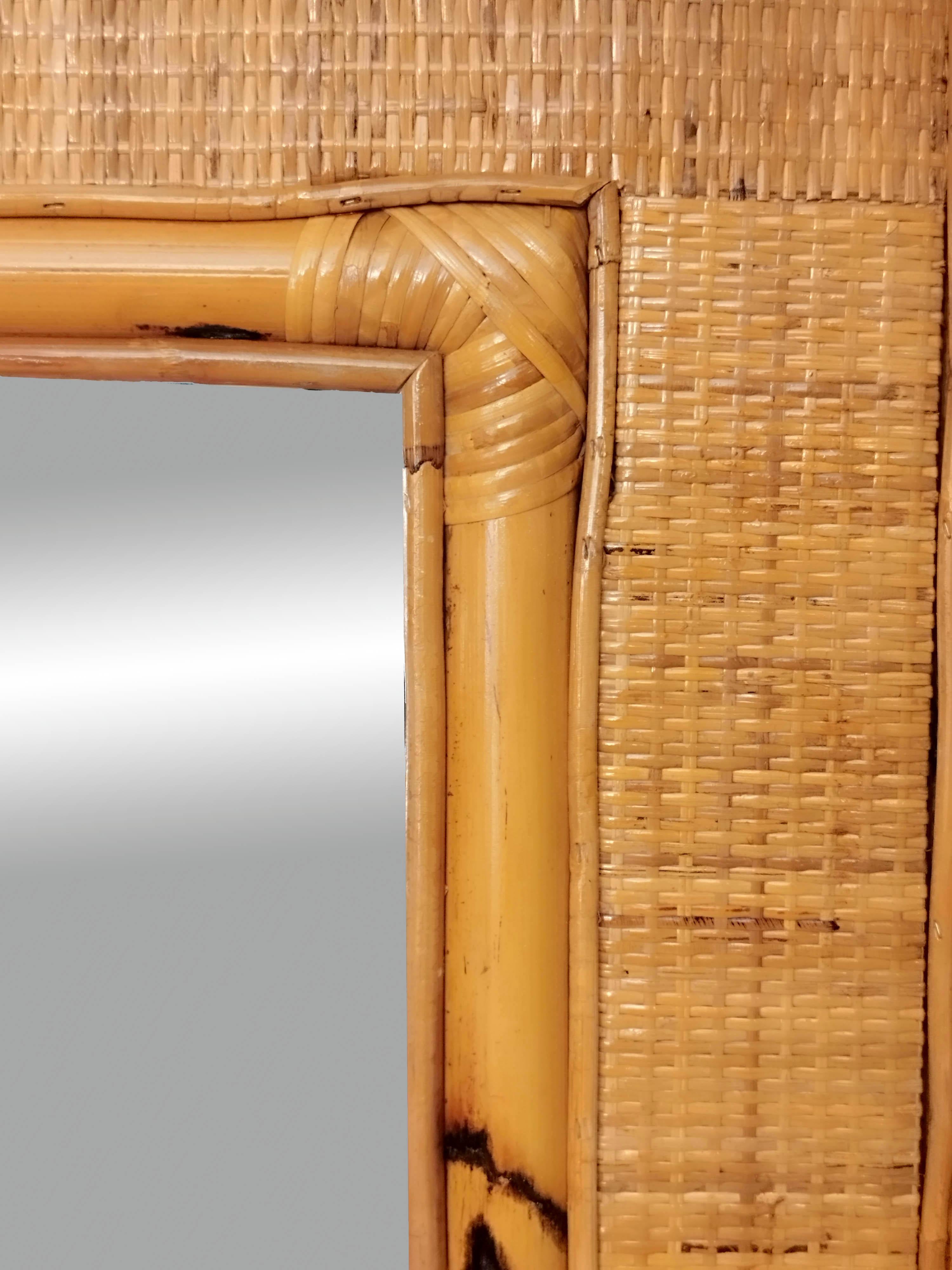 Mid-Century moderno Specchio da parete rettangolare in vimini e bambù Italia 1960s in vendita