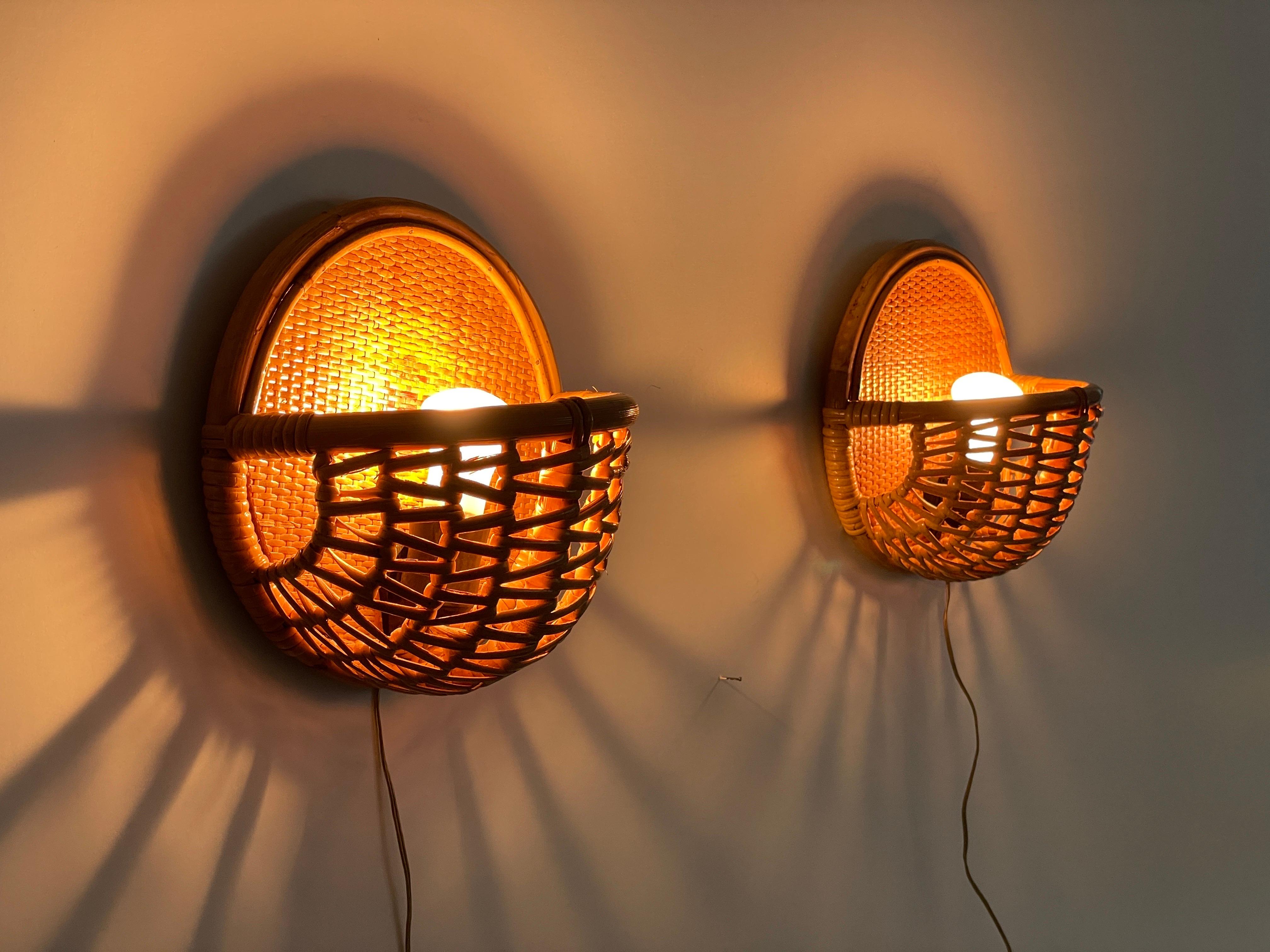 Wicker and Bamboo Round Design Pair of Wall Lamps, 1950s, Italy For Sale 9