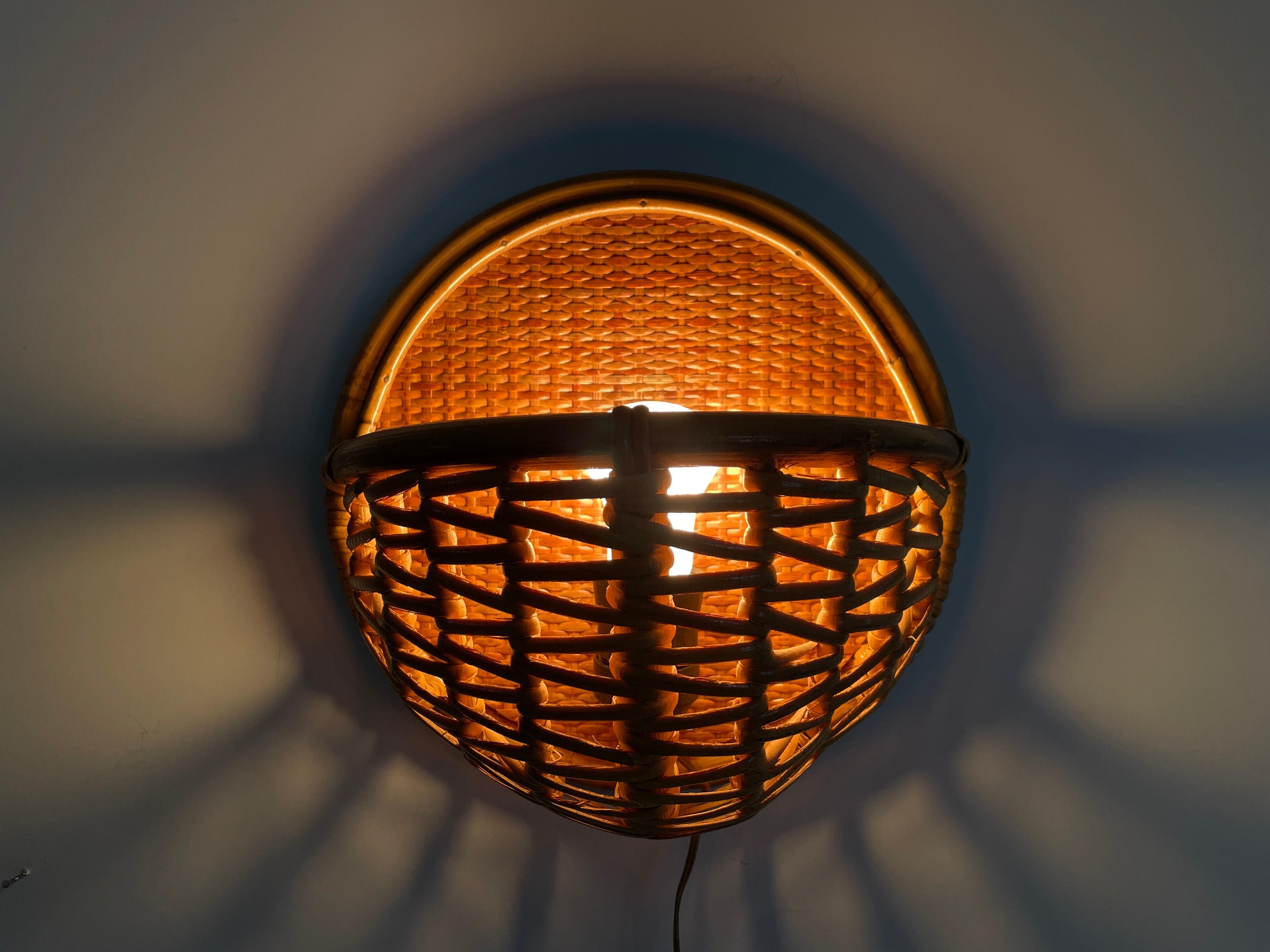 Wicker and Bamboo Round Design Pair of Wall Lamps, 1950s, Italy For Sale 10