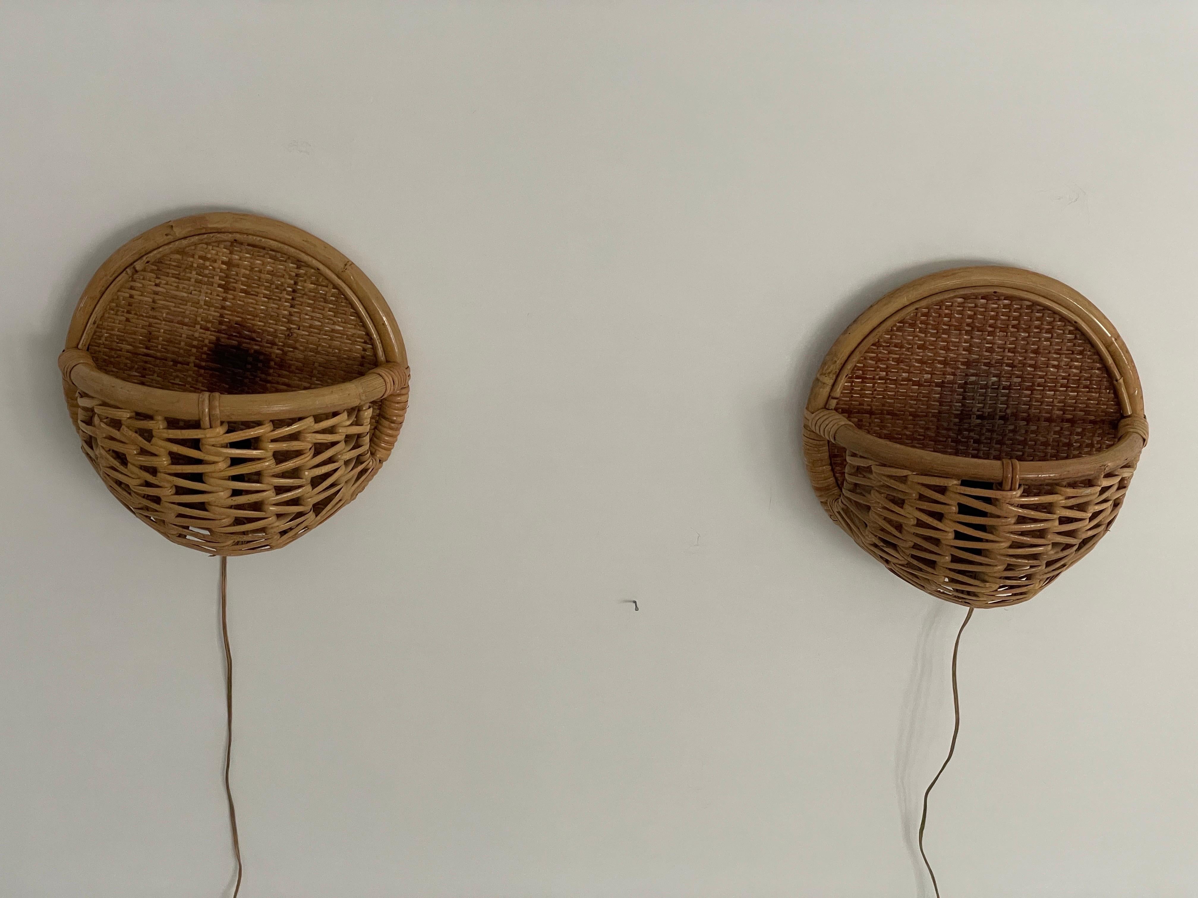 Mid-Century Modern Wicker and Bamboo Round Design Pair of Wall Lamps, 1950s, Italy For Sale