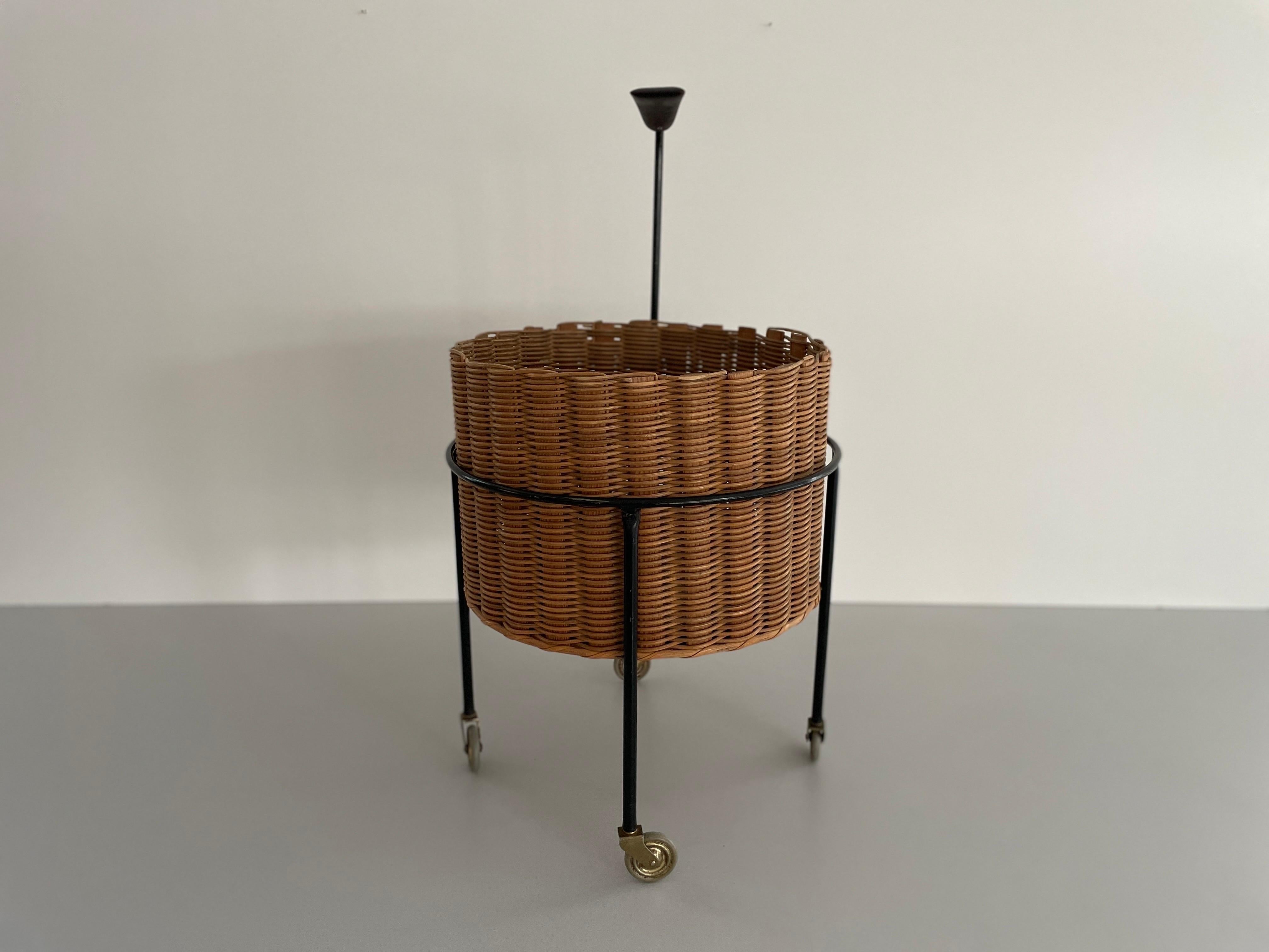 Wicker and Black Metal Serving Bar Cart Bottle Holder, 1960s, Germany In Excellent Condition For Sale In Hagenbach, DE