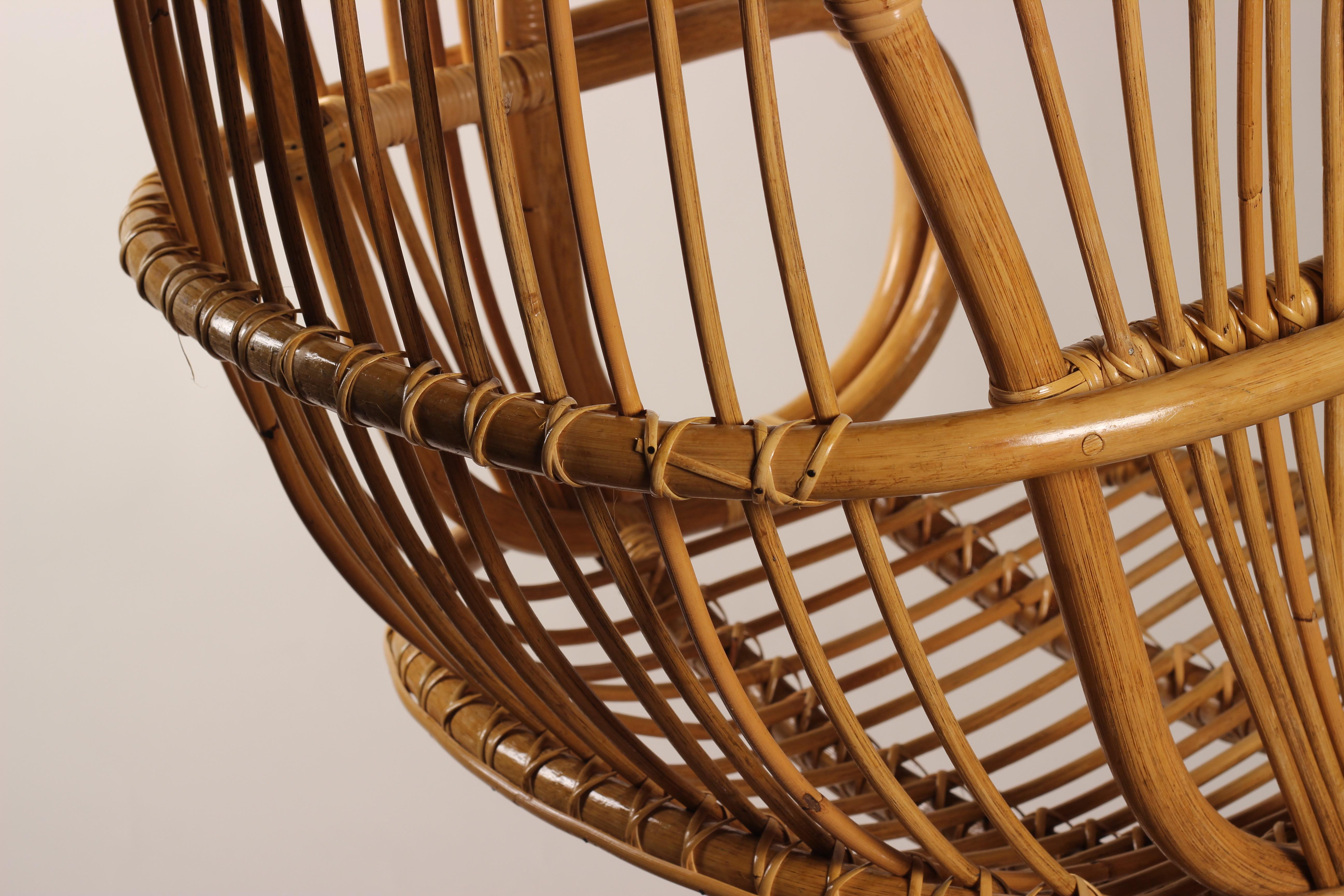 Boho Chic Style 1960’s Wicker and Cane Hanging Chair by Rohe Noordwolde In Good Condition For Sale In London, GB