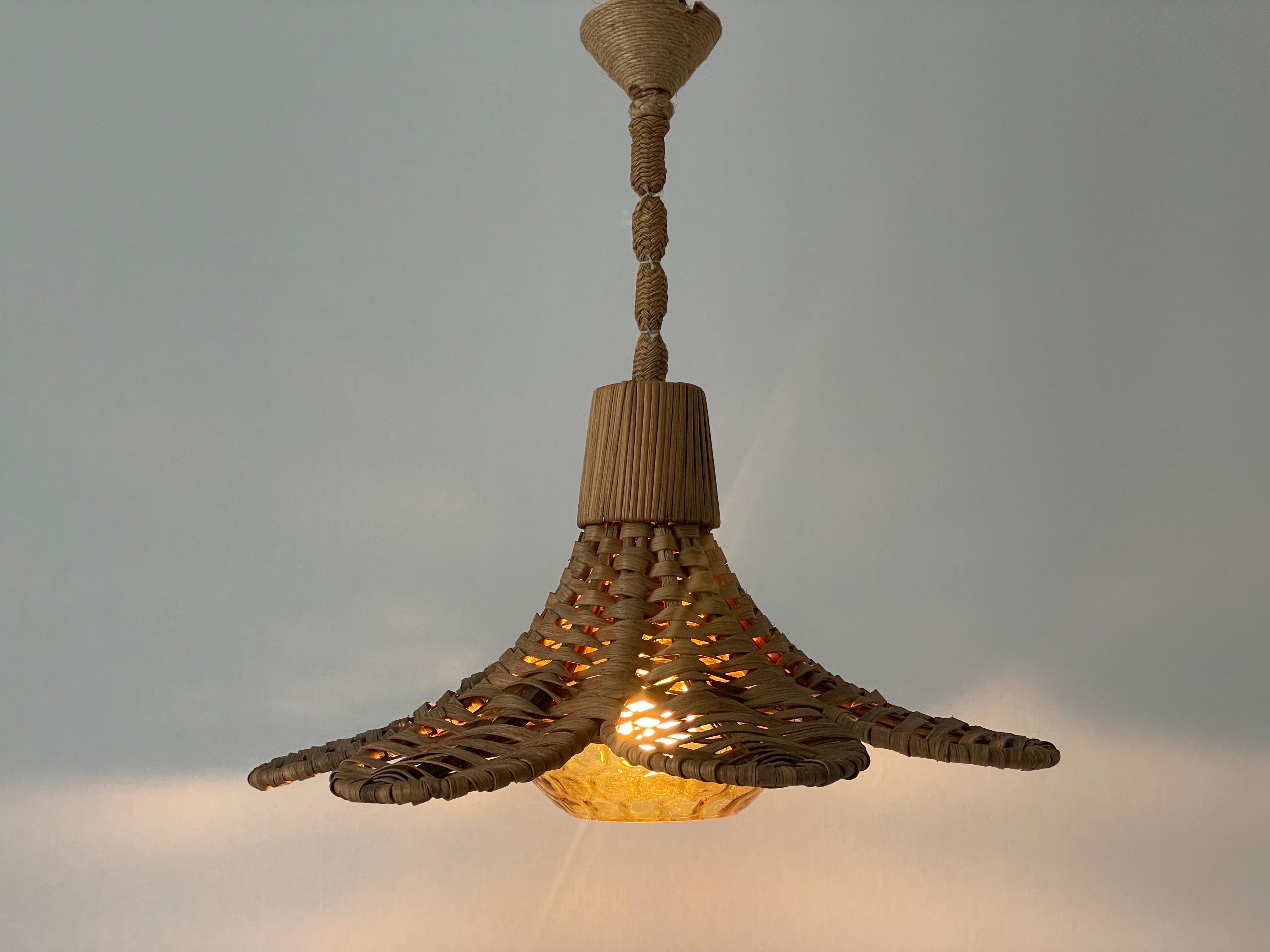 Lampada a sospensione grande in vimini e vetro, Germania, anni '60 in vendita 3