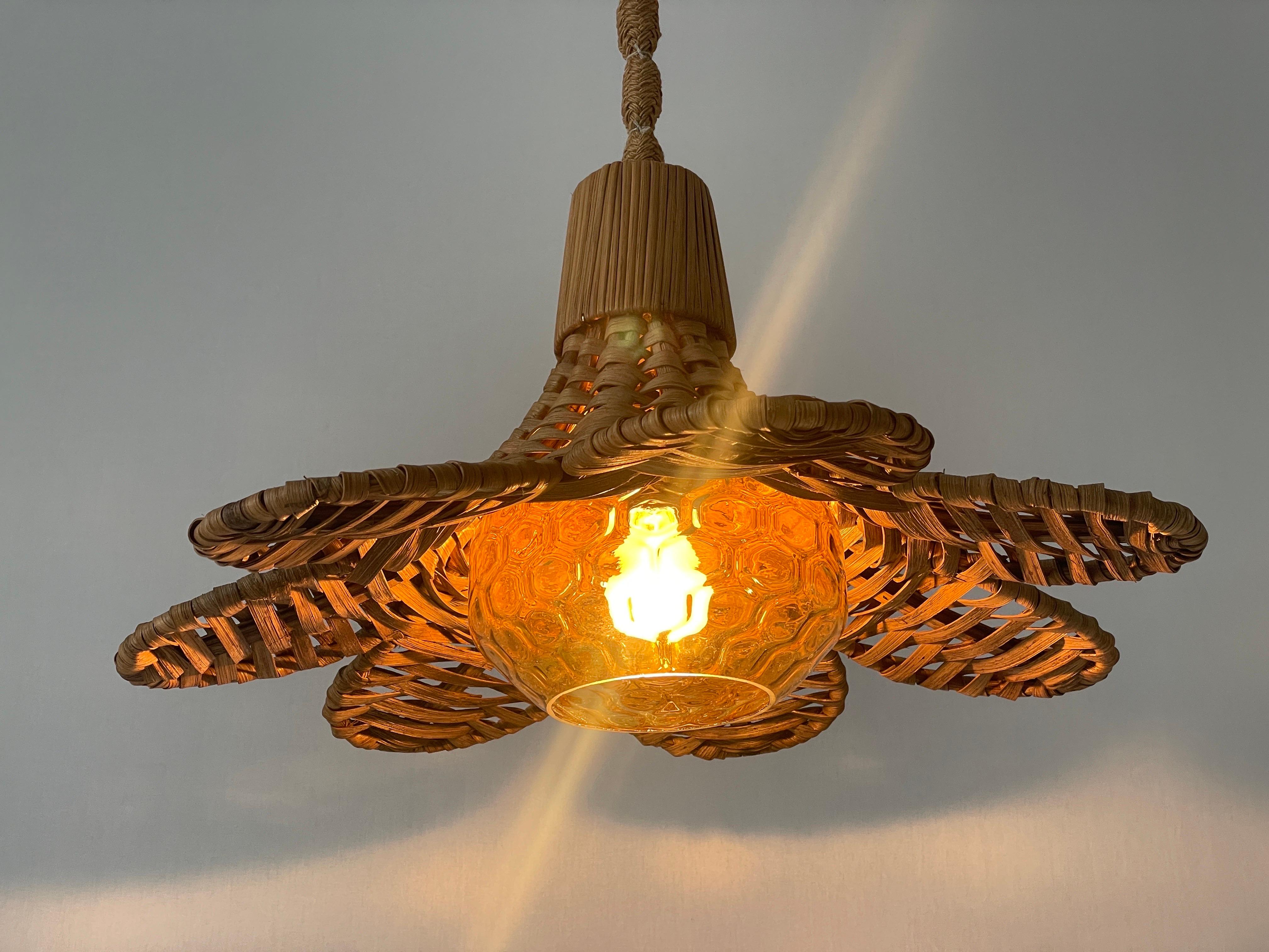 Lampada a sospensione grande in vimini e vetro, Germania, anni '60 in vendita 5