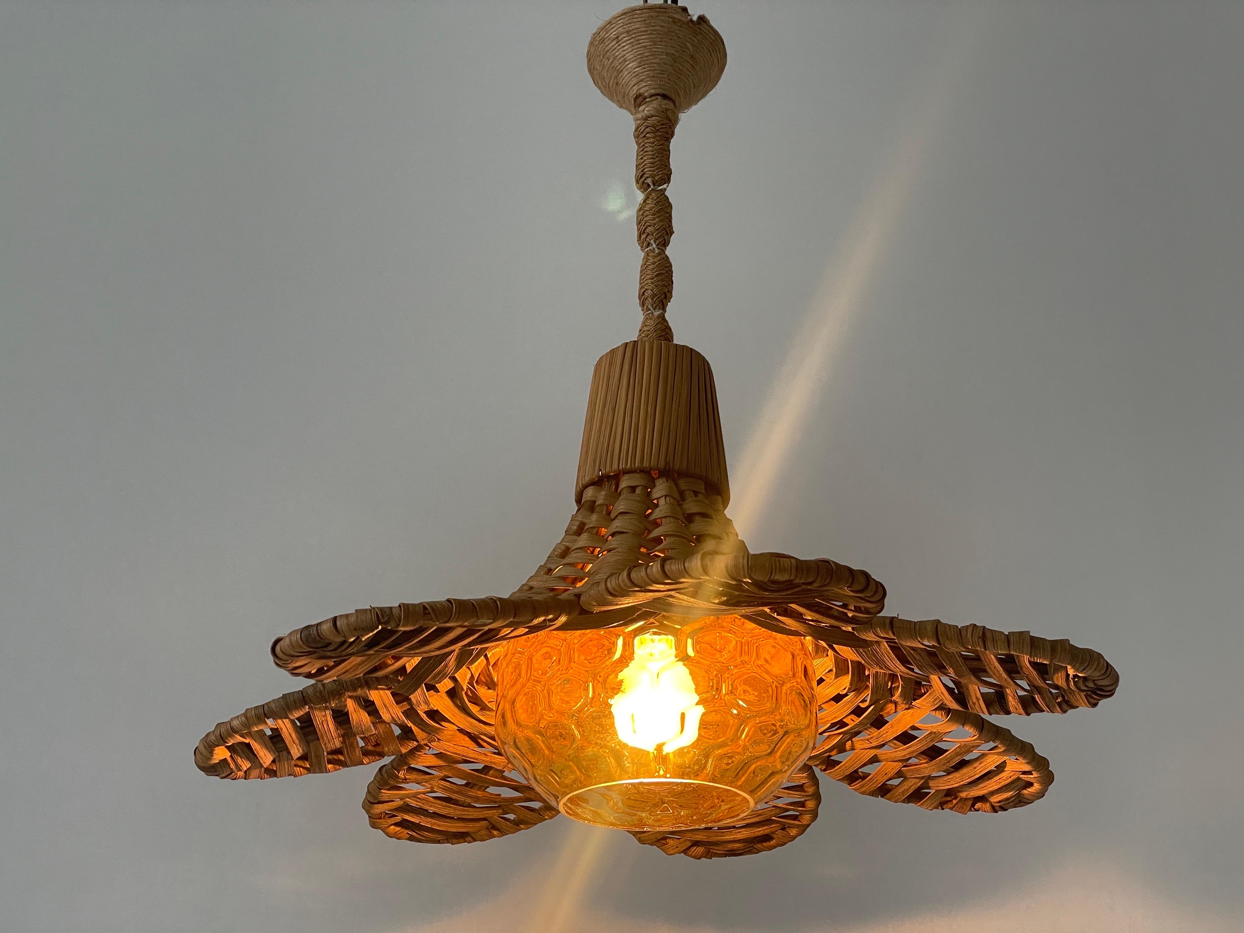 Lampada a sospensione grande in vimini e vetro, Germania, anni '60 in vendita 6