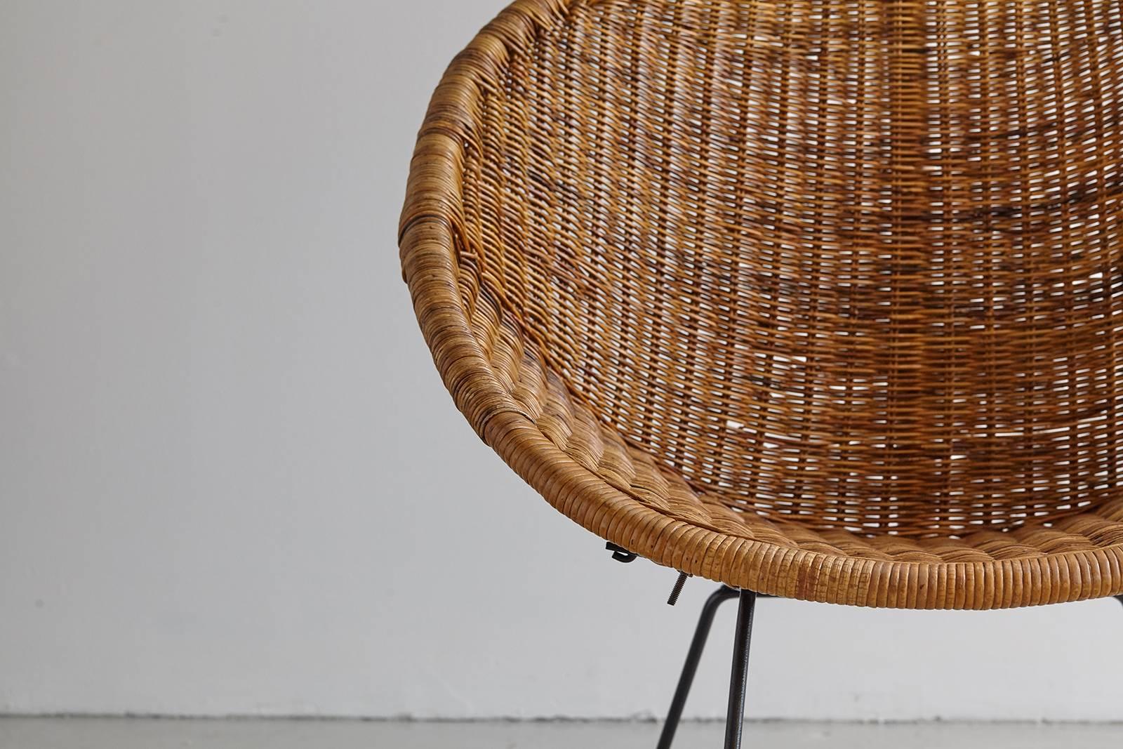 bucket wicker chair