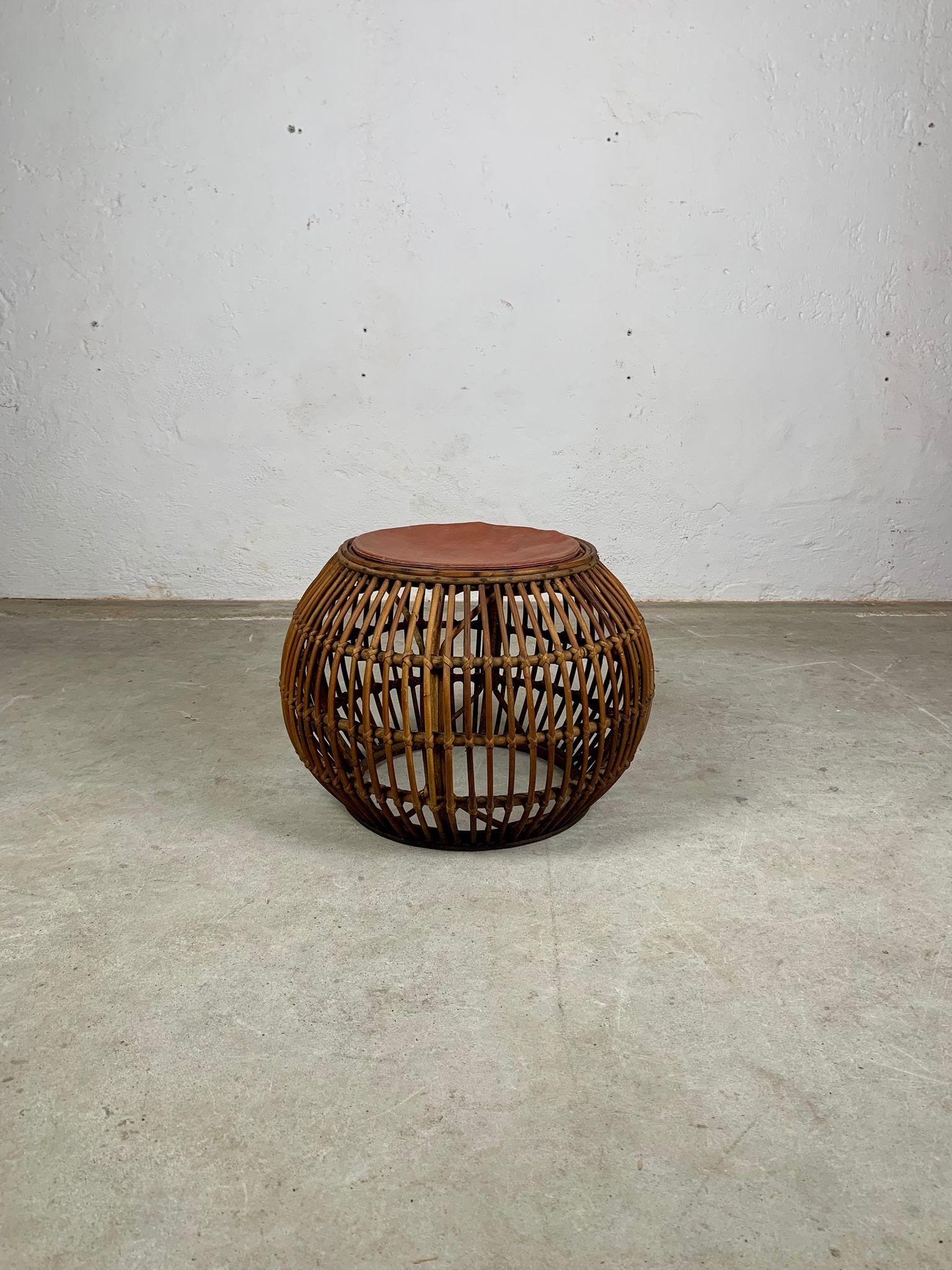 Mid-Century Modern Wicker and leather pouf, 1970s, Italy en vente