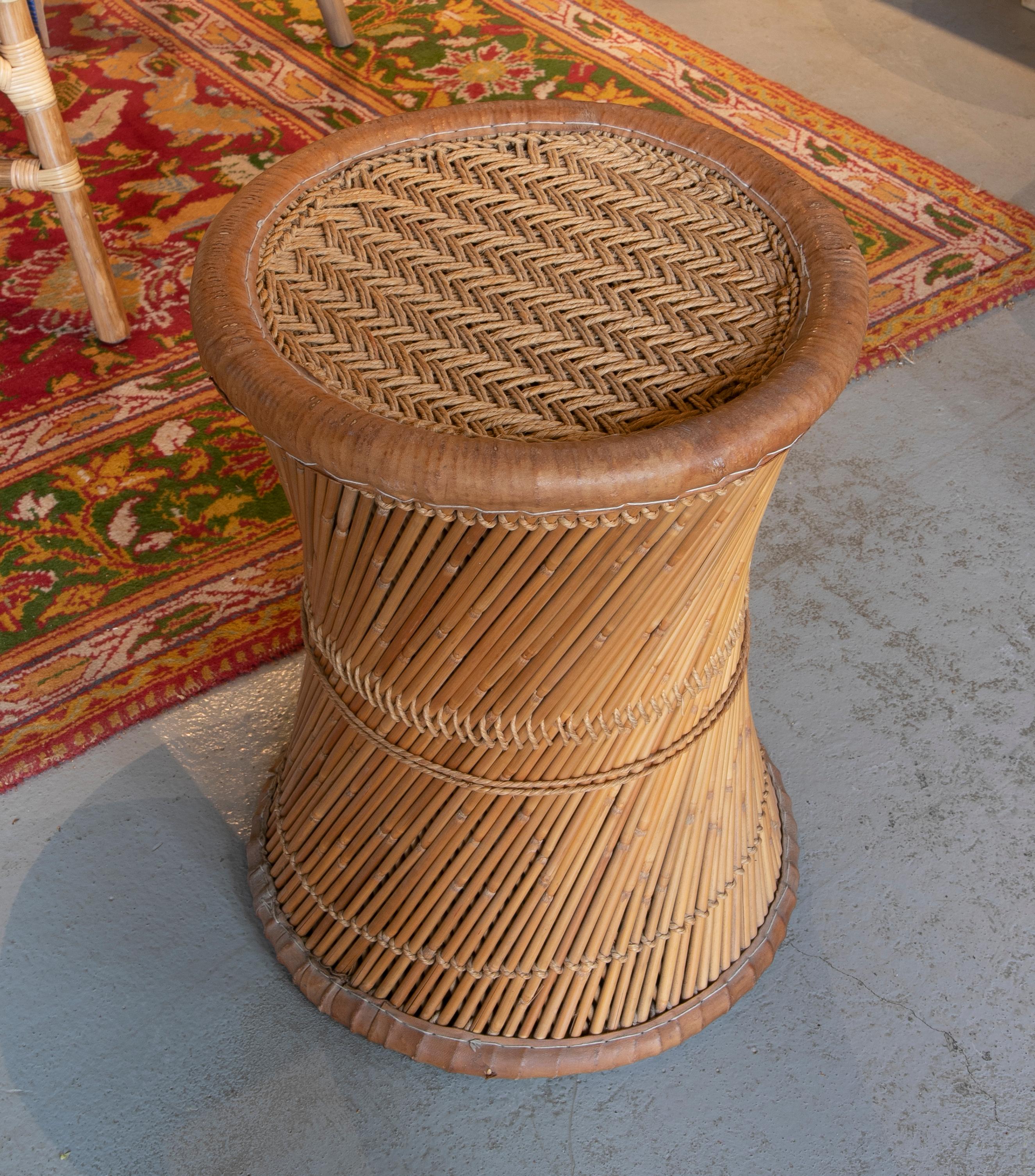 Wicker and Leather Stool  Handmade with Round Shape In Good Condition In Marbella, ES