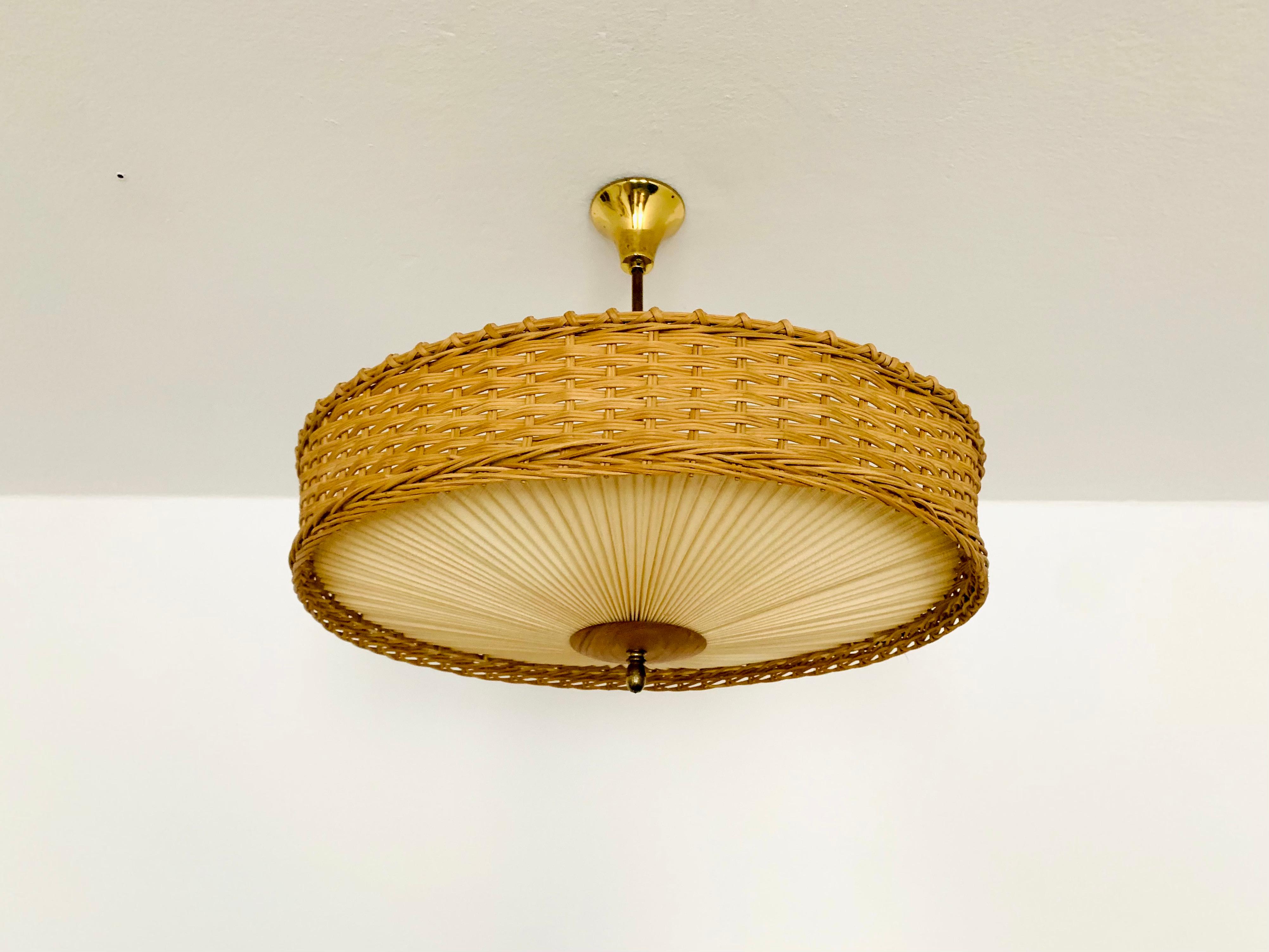 Beautiful lamp from the 1950s.
Great and unusual design with a fantastically comfortable look.
Loving details and high-quality workmanship.
A comfortable light is created.

Condition:

Very good vintage condition with slight signs of age-related
