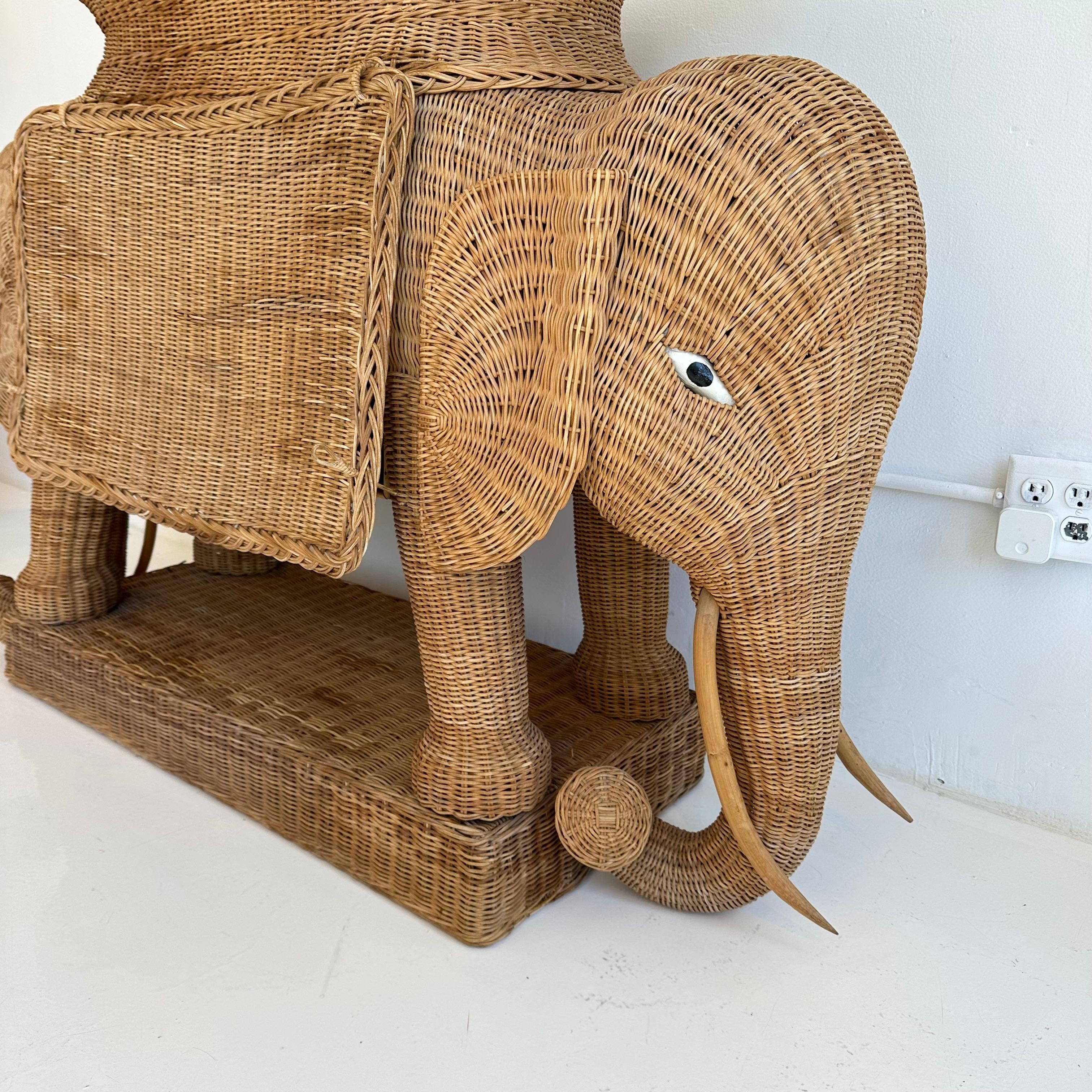 Konsolentisch mit Elefanten aus Korbweide und Rattan, 1970er Jahre, USA im Angebot 5