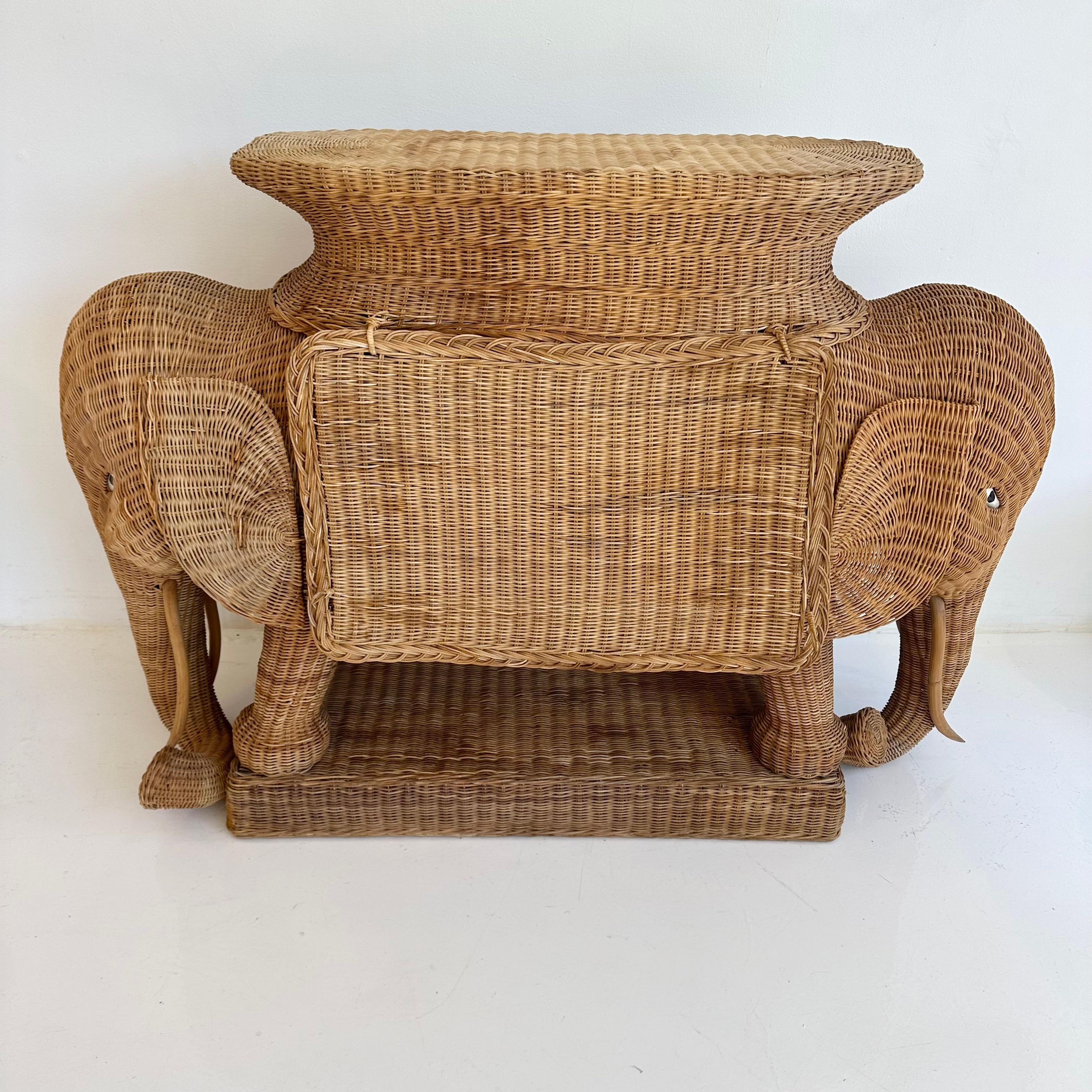 Konsolentisch mit Elefanten aus Korbweide und Rattan, 1970er Jahre, USA im Angebot 6