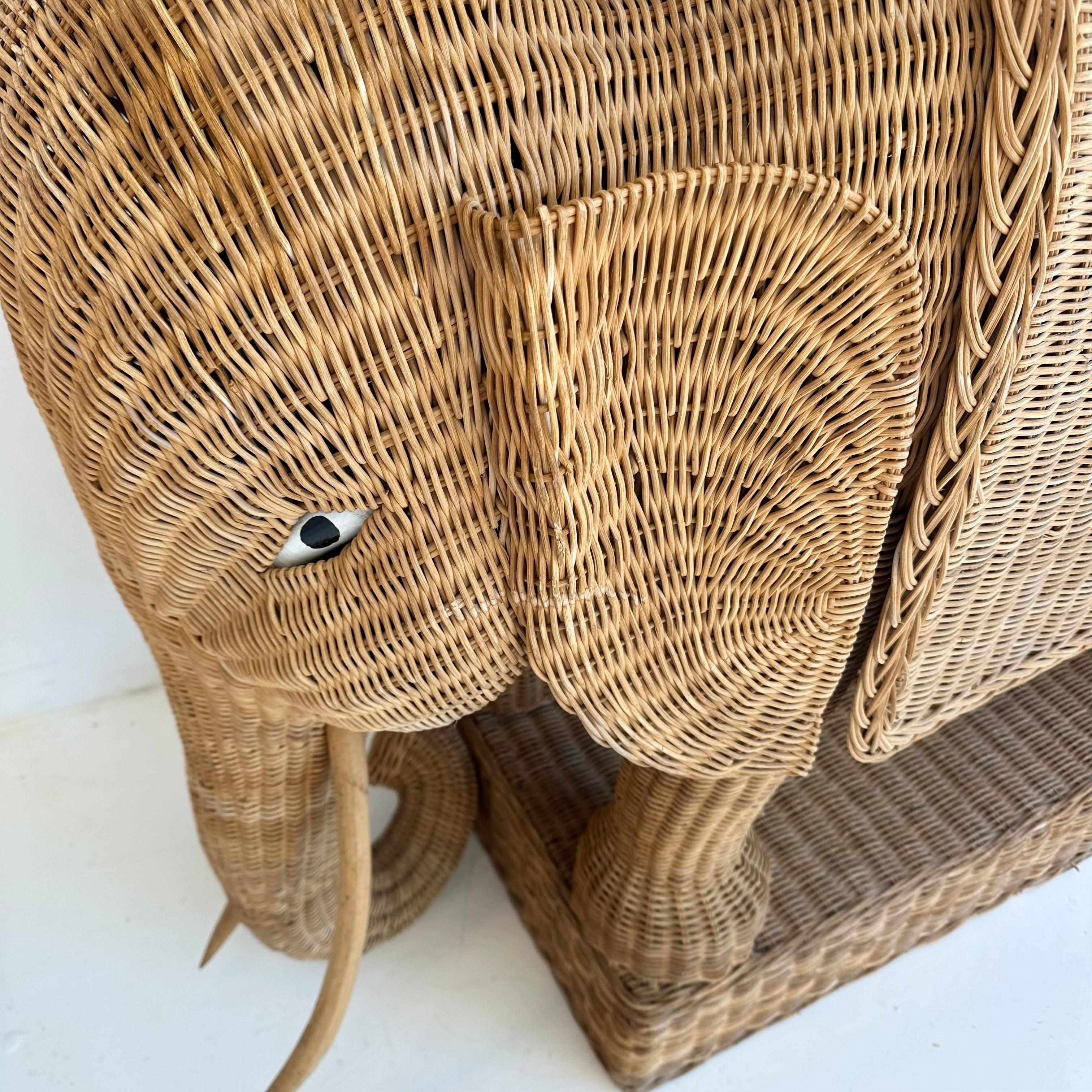 Konsolentisch mit Elefanten aus Korbweide und Rattan, 1970er Jahre, USA im Angebot 12