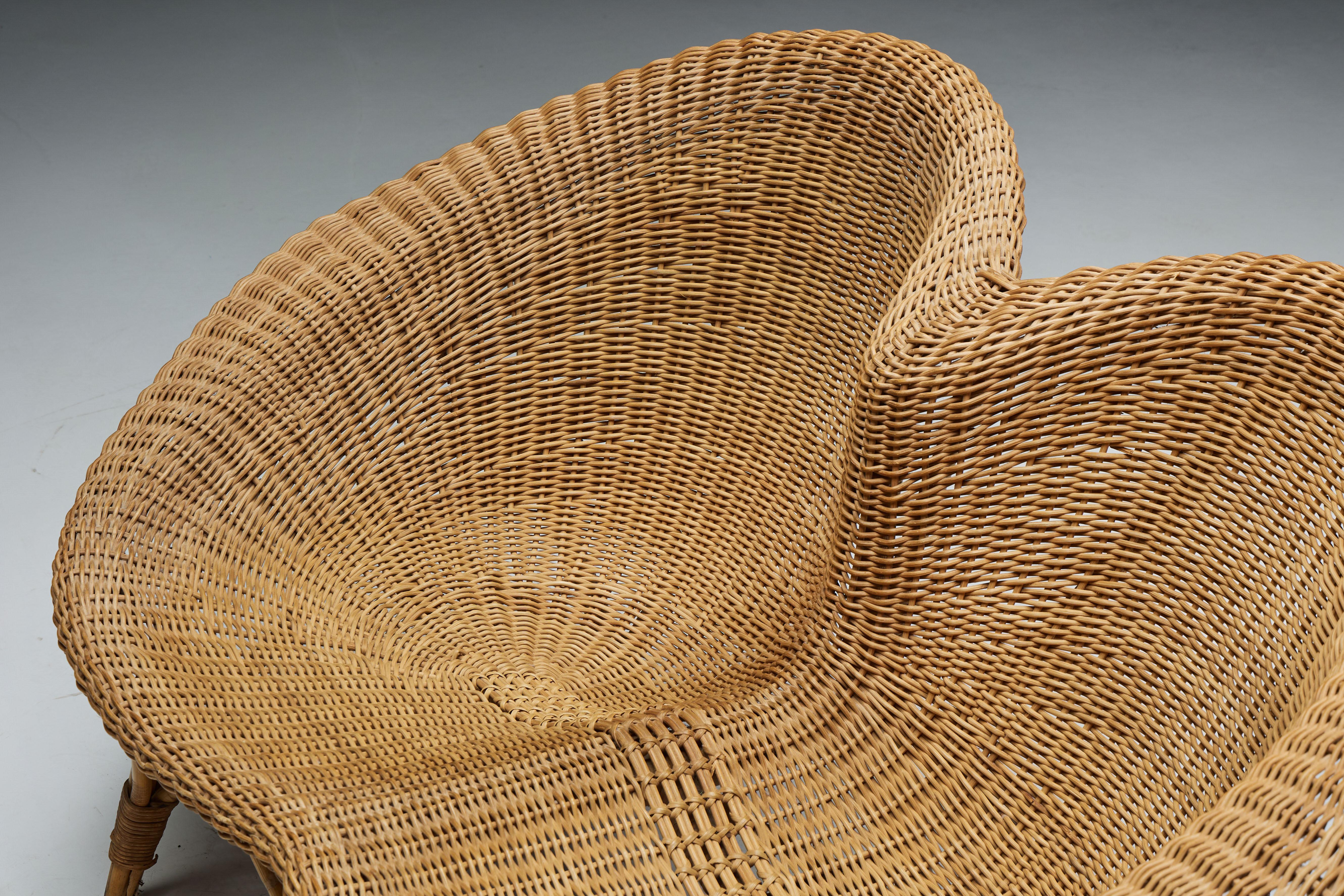 Wicker and Rattan Loveseat, Italy, 1970s In Excellent Condition For Sale In Antwerp, BE
