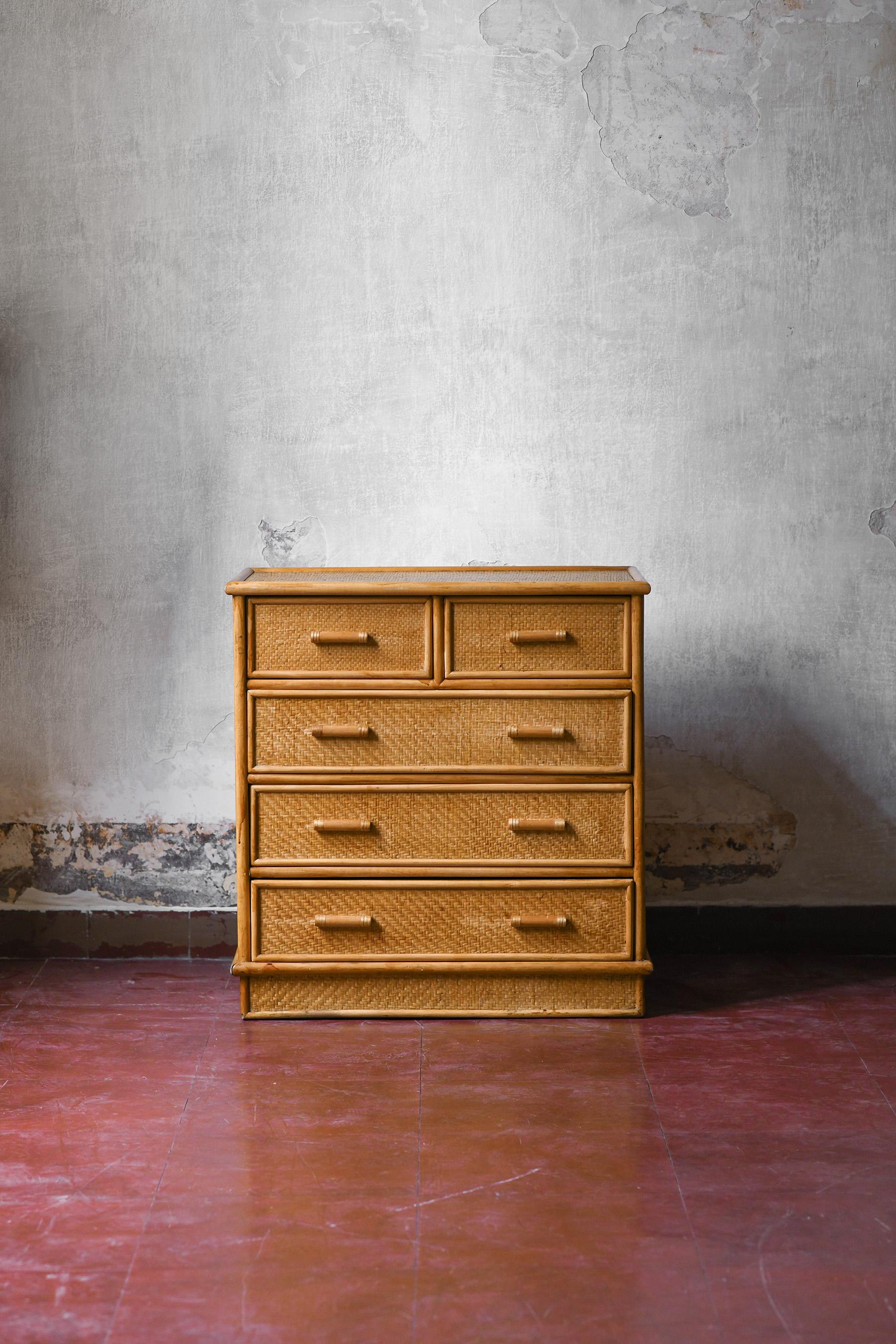 Wood and rattan chest of drawers, 1980
Product details
Dimensions: 75 Lenght x 79 Height  x 42 Depth cm