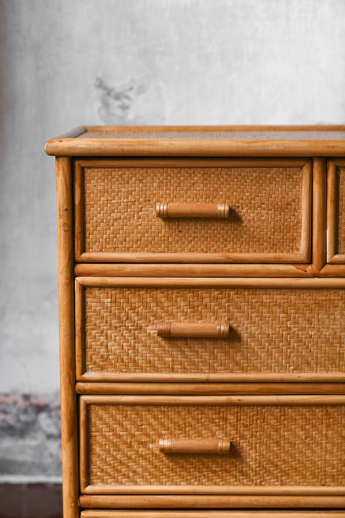 Wicker and rush chest of drawers, 1980 In Good Condition For Sale In Roma, RM