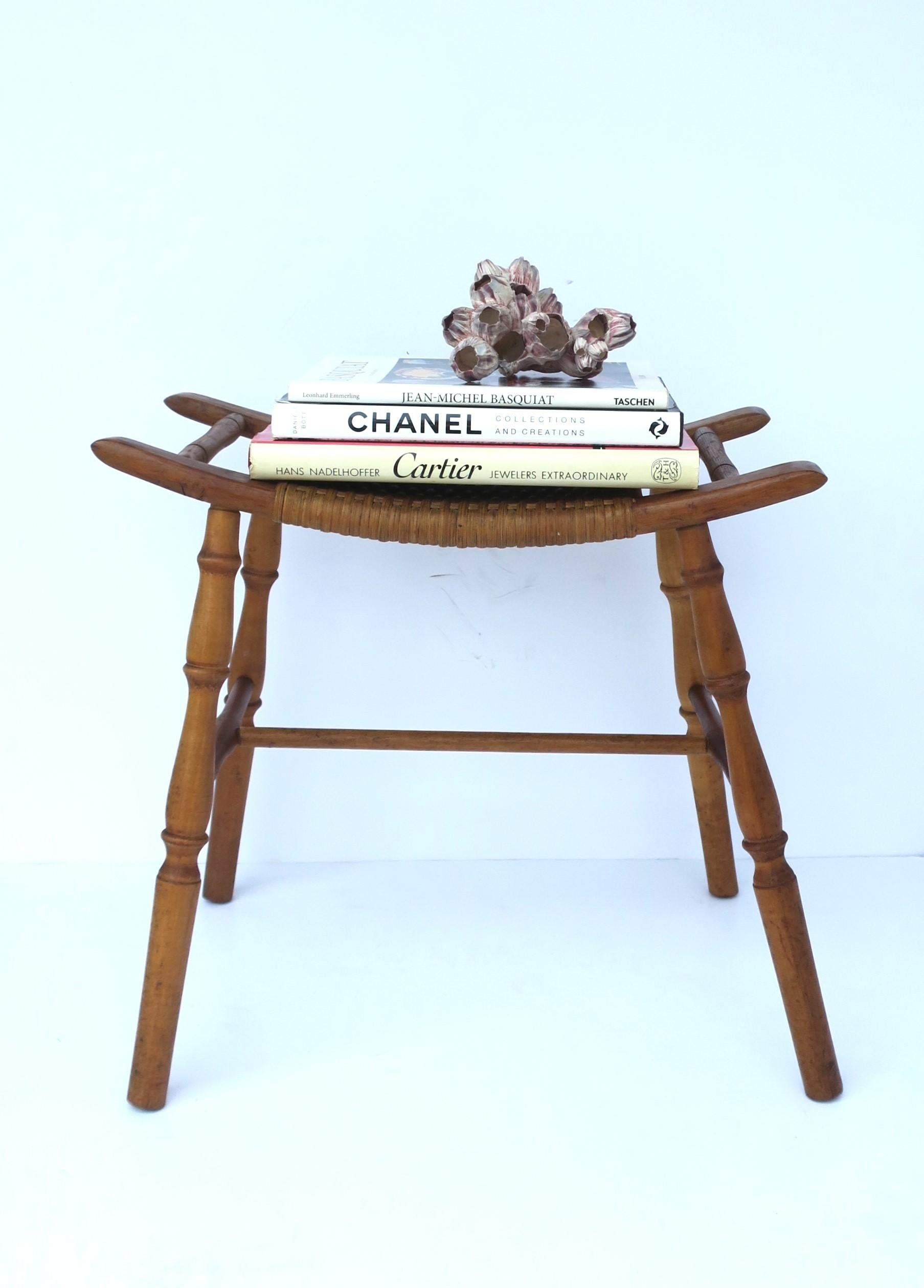 Wicker and Turned Oak Wood Stool In Good Condition For Sale In New York, NY
