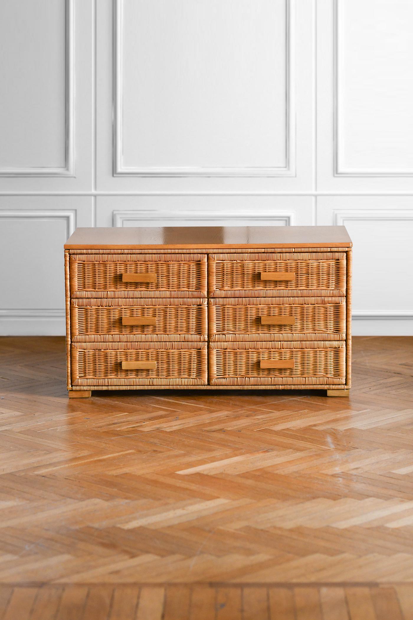 Wicker and wood chest of drawers, 1980
Product details
Dimensions: 101 W x 56 H x 50 D cm