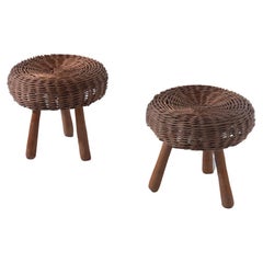Taburetes de mimbre y madera para parejas de Tony Paul