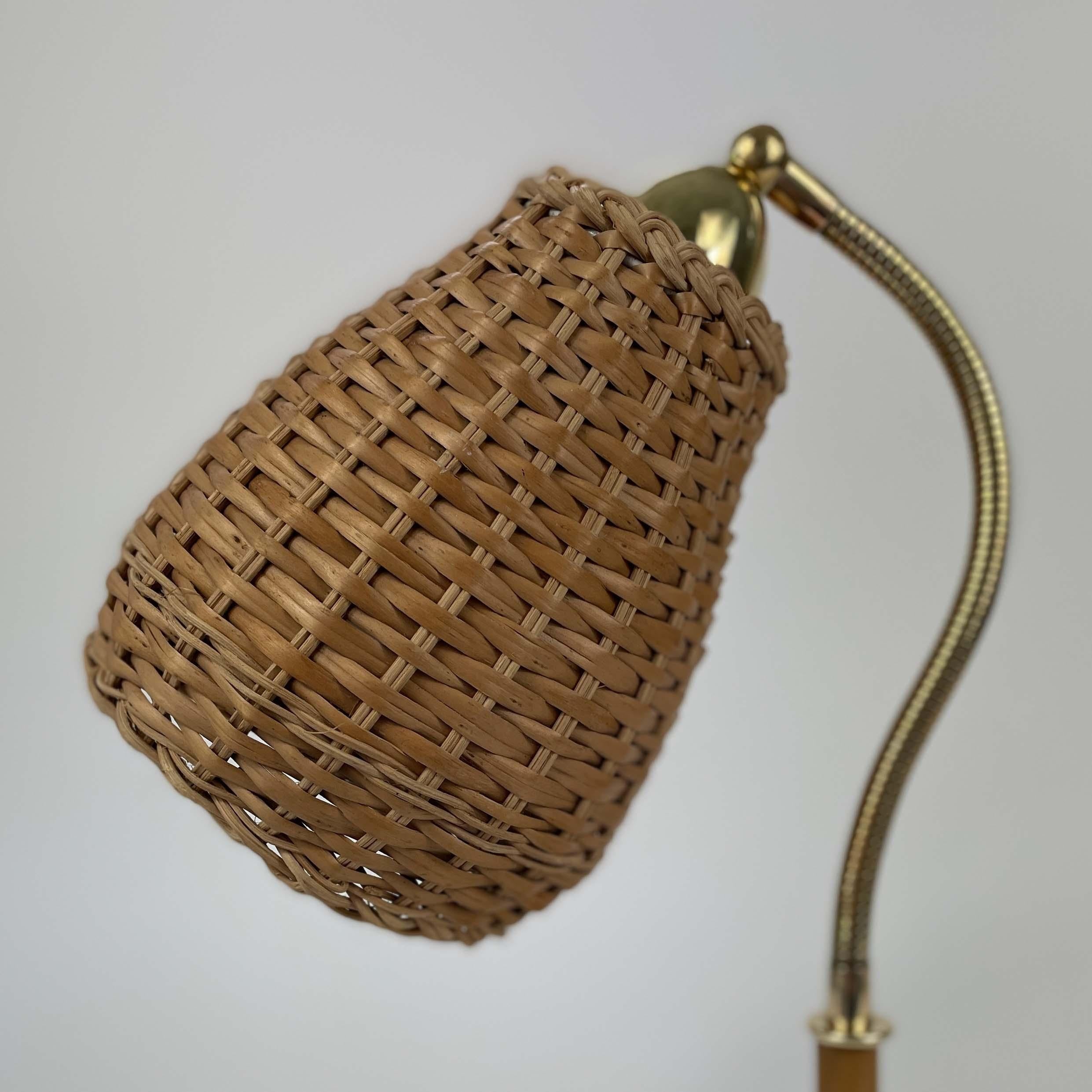 Lámpara de mesa de mimbre, bambú y latón, Austria Años 50 en venta 6