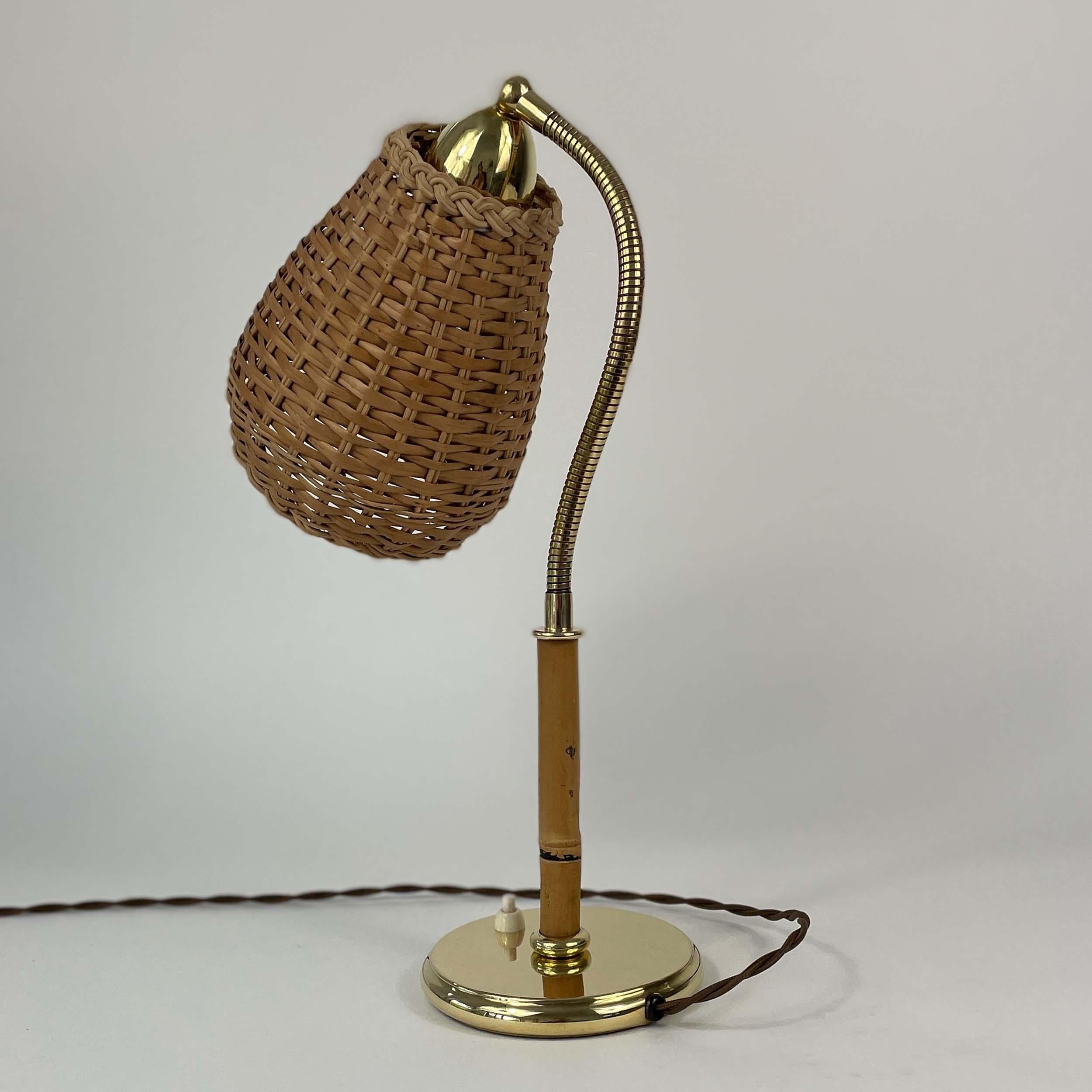 Lámpara de mesa de mimbre, bambú y latón, Austria Años 50 Latón en venta