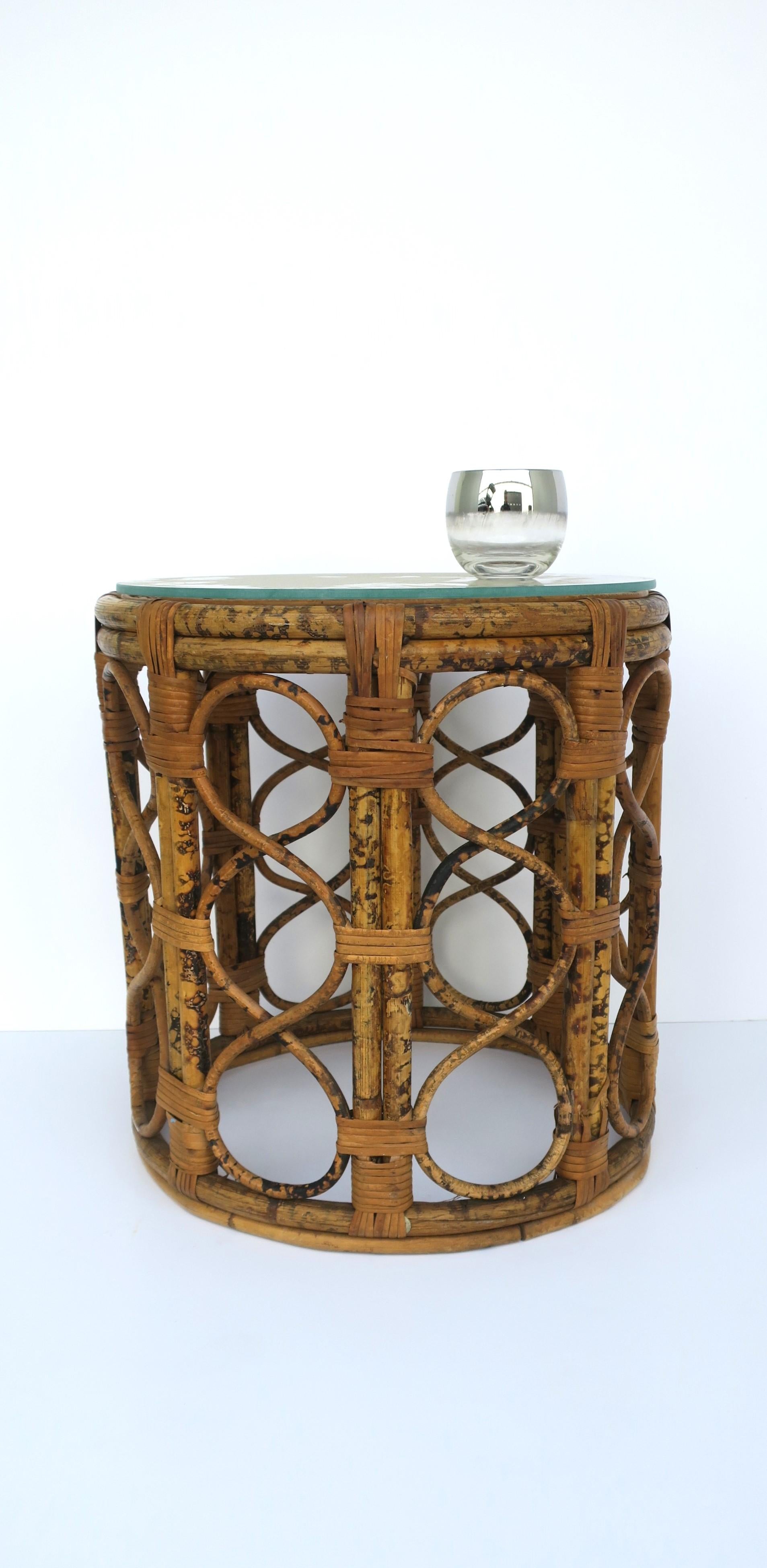 Wicker Bamboo Cane Rattan and Glass Side Drinks Table or Stool Albini Style In Good Condition In New York, NY