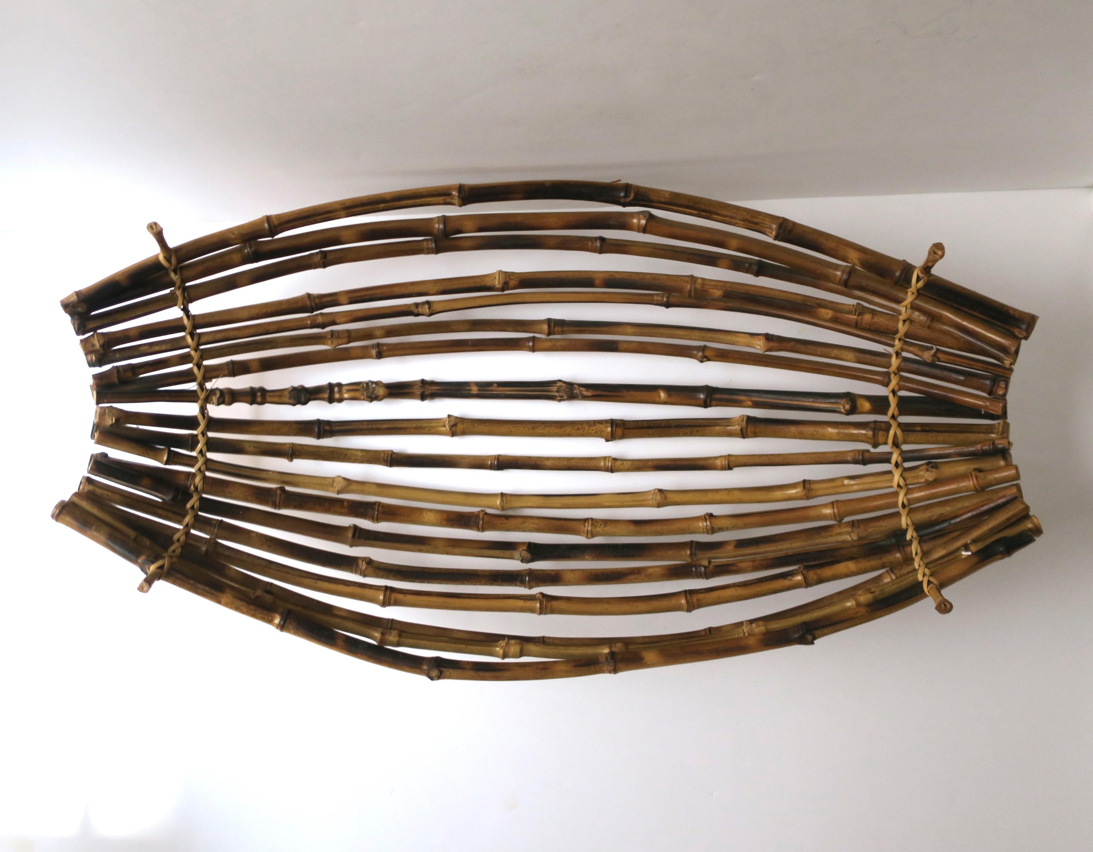 Wicker Bamboo Centerpiece Basket In Good Condition For Sale In New York, NY