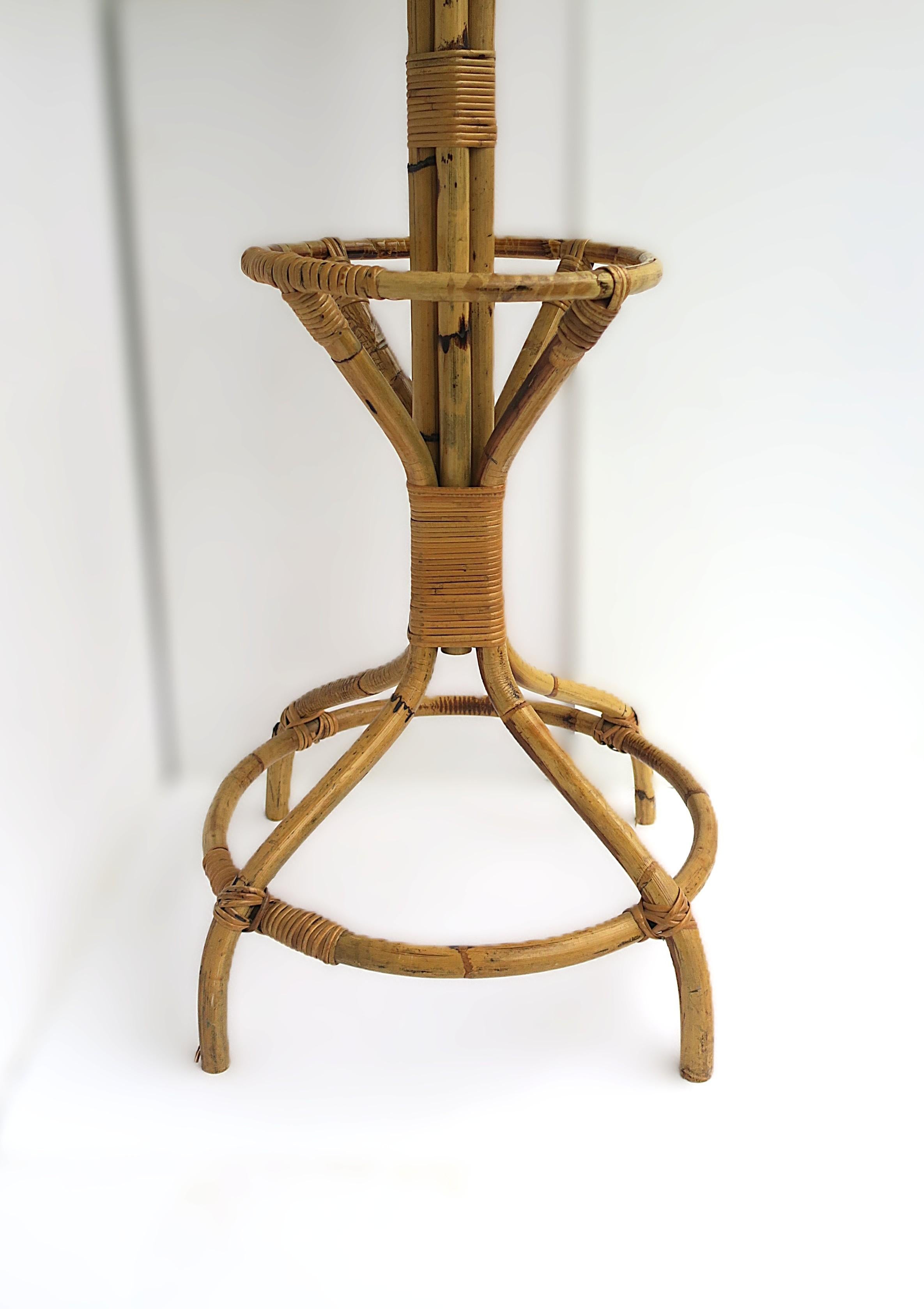 Garderobenständer aus Weidenbambus im Angebot 4