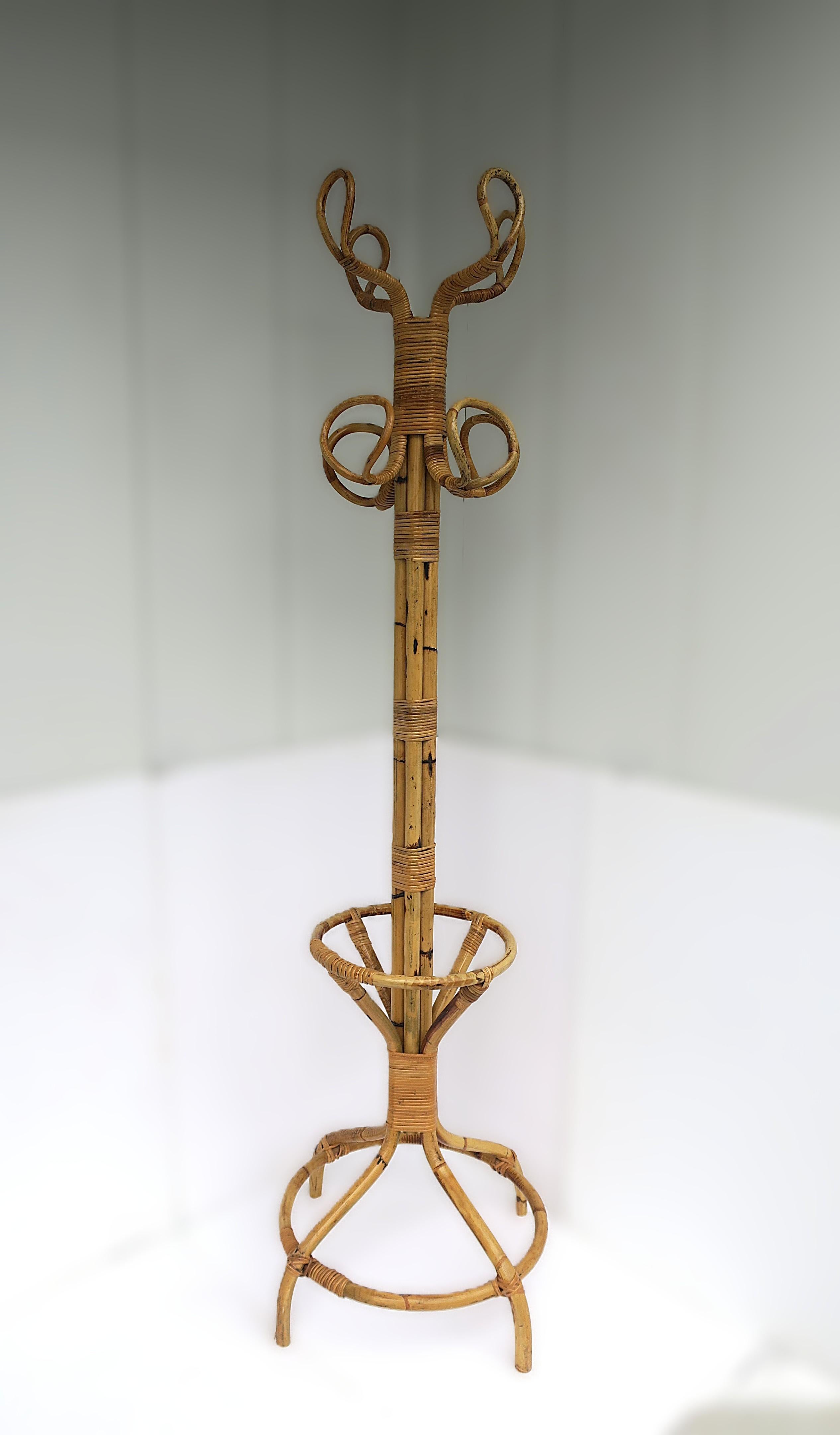 Garderobenständer aus Weidenbambus im Zustand „Gut“ im Angebot in New York, NY