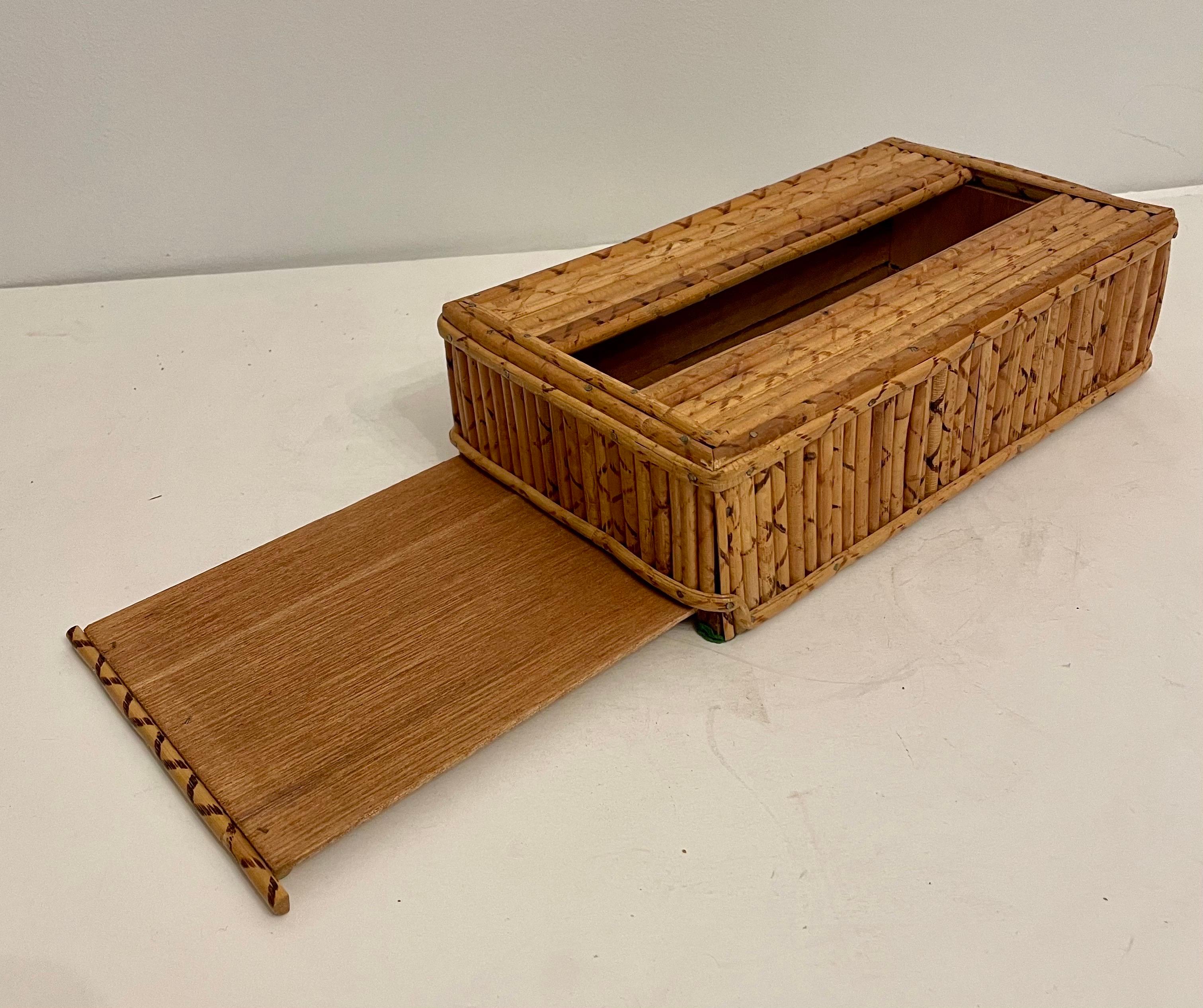 Funda de mimbre de bambú para cajas de pañuelos siglo XX en venta