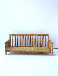 Estantería de pared de mimbre y bambú