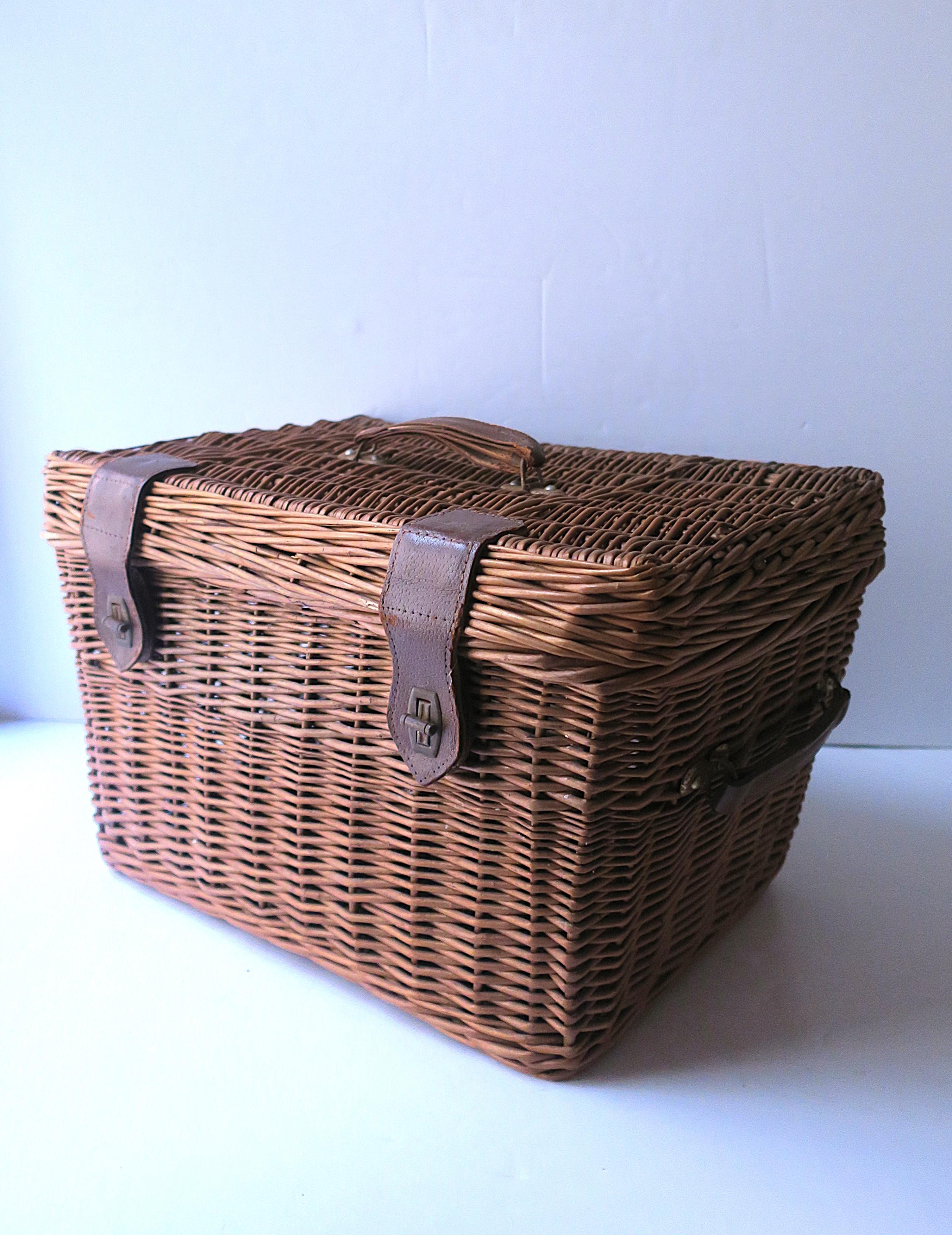 Tchèque Panier en osier en vente